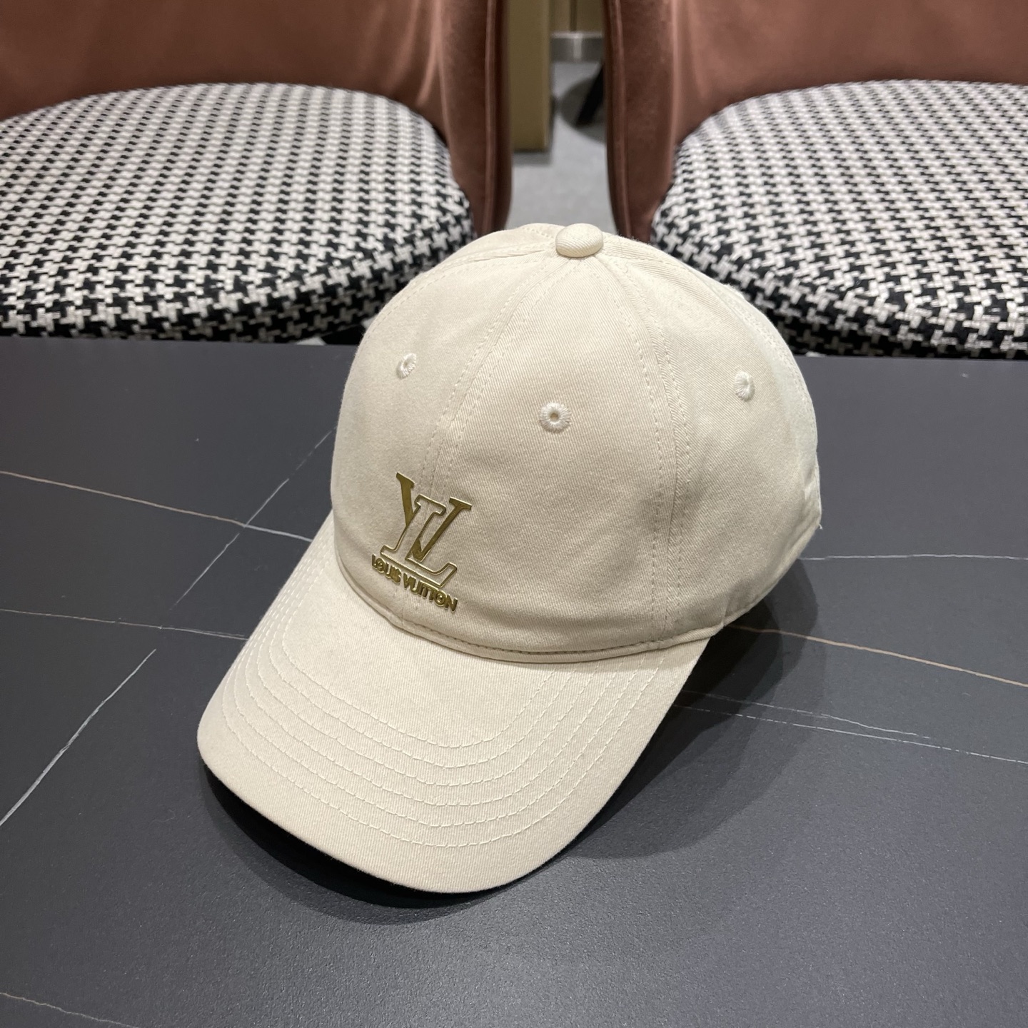 。🧢路易威登lv棒球帽 LouisVuitton😍新款重工打造♥️高端大气，百搭款🤗男女通用！