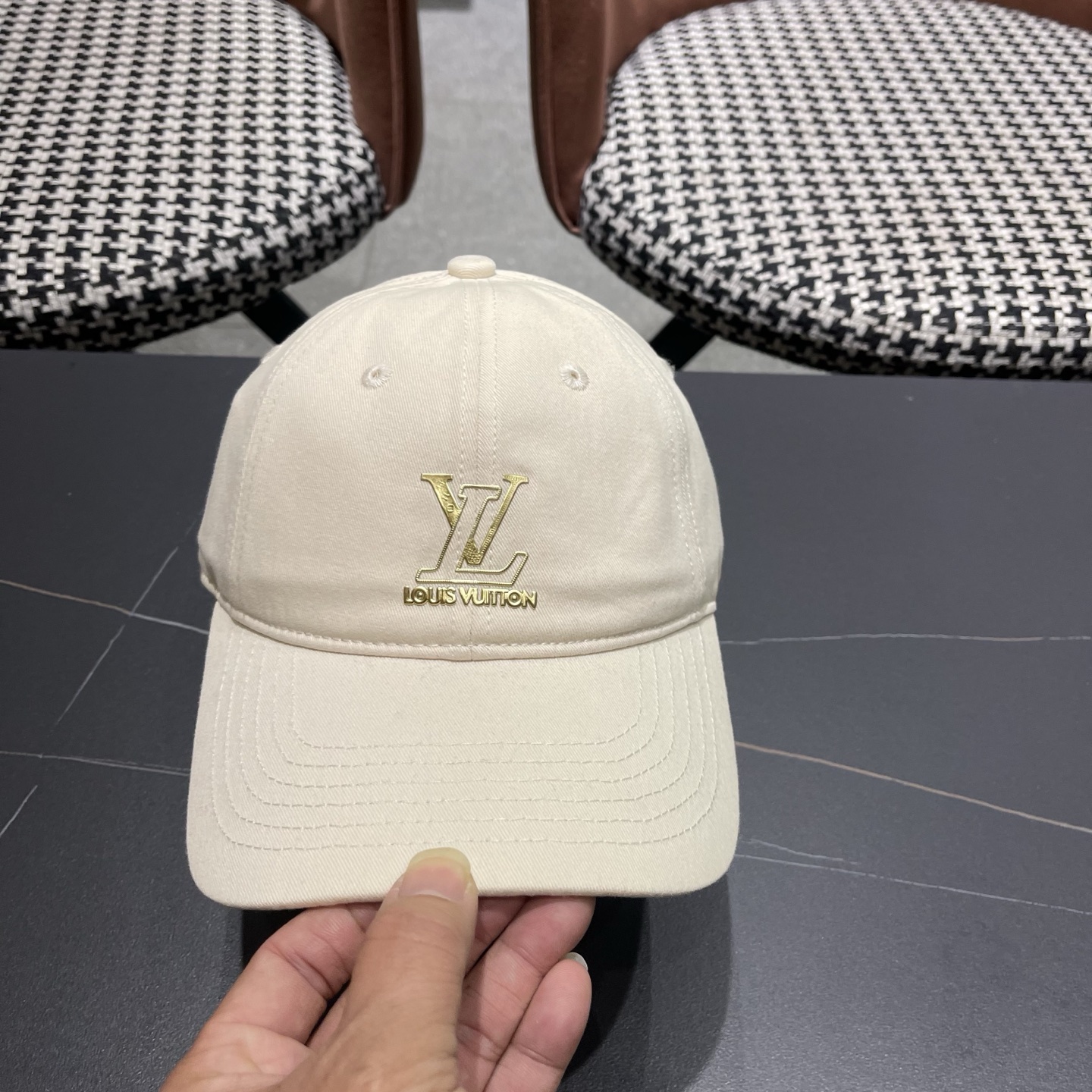 。🧢路易威登lv棒球帽 LouisVuitton😍新款重工打造♥️高端大气，百搭款🤗男女通用！