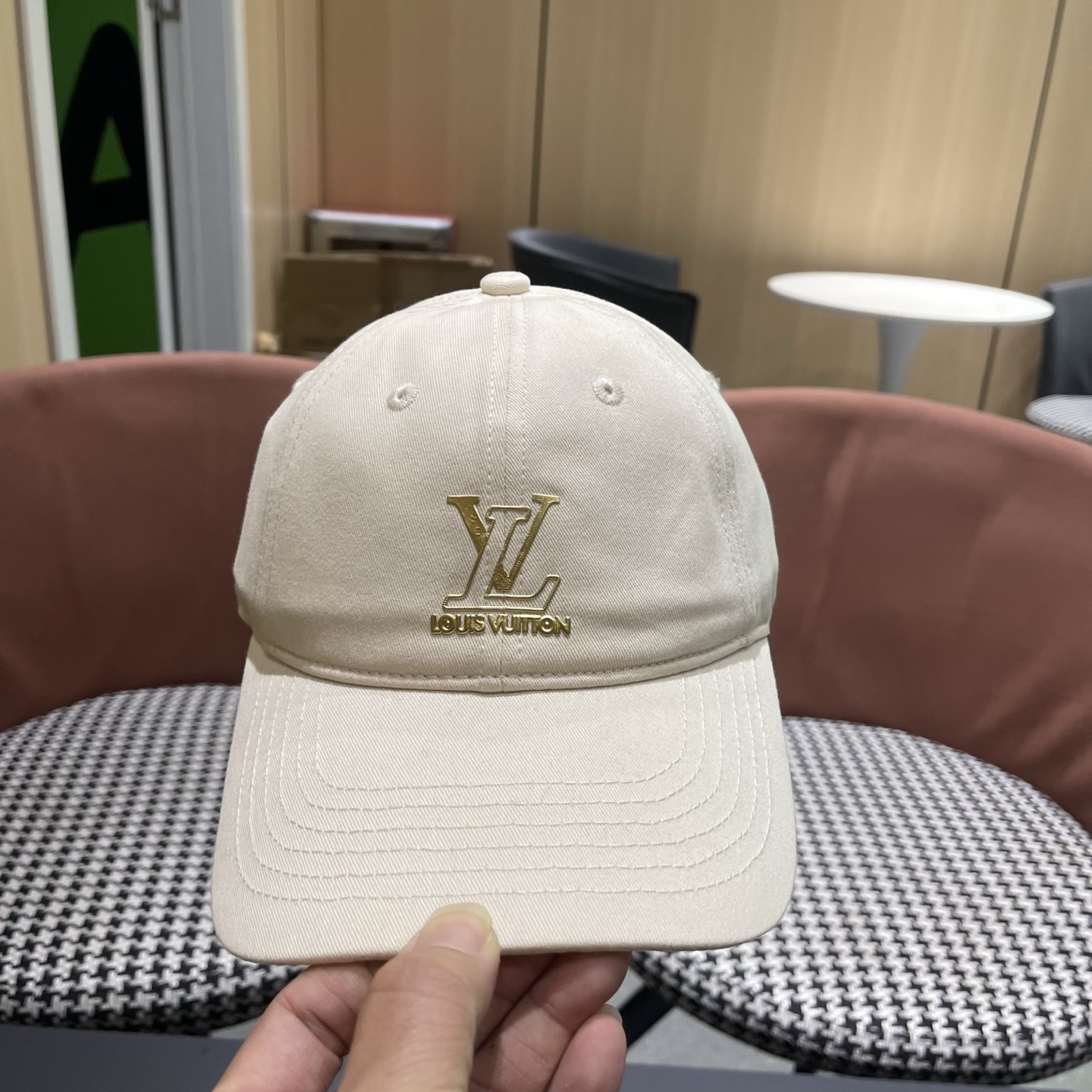 。🧢路易威登lv棒球帽 LouisVuitton😍新款重工打造♥️高端大气，百搭款🤗男女通用！