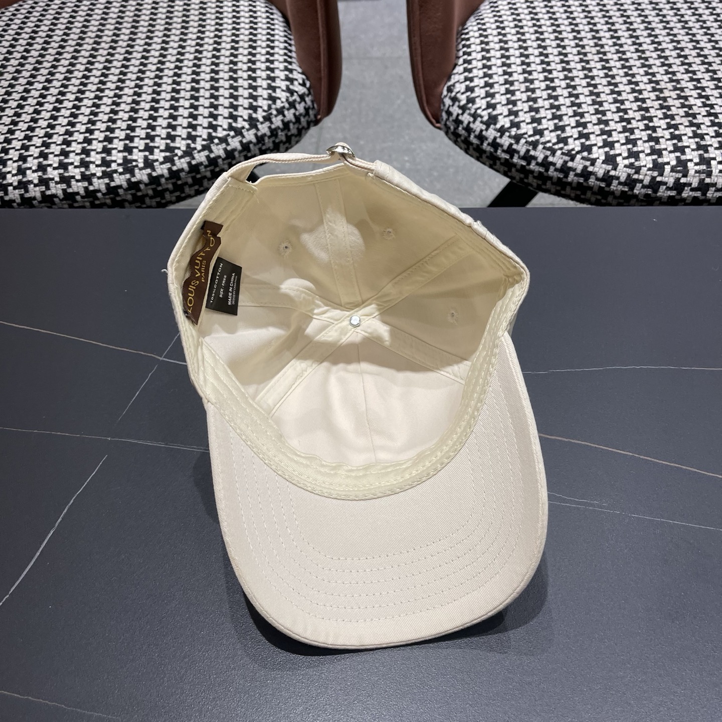 。🧢路易威登lv棒球帽 LouisVuitton😍新款重工打造♥️高端大气，百搭款🤗男女通用！
