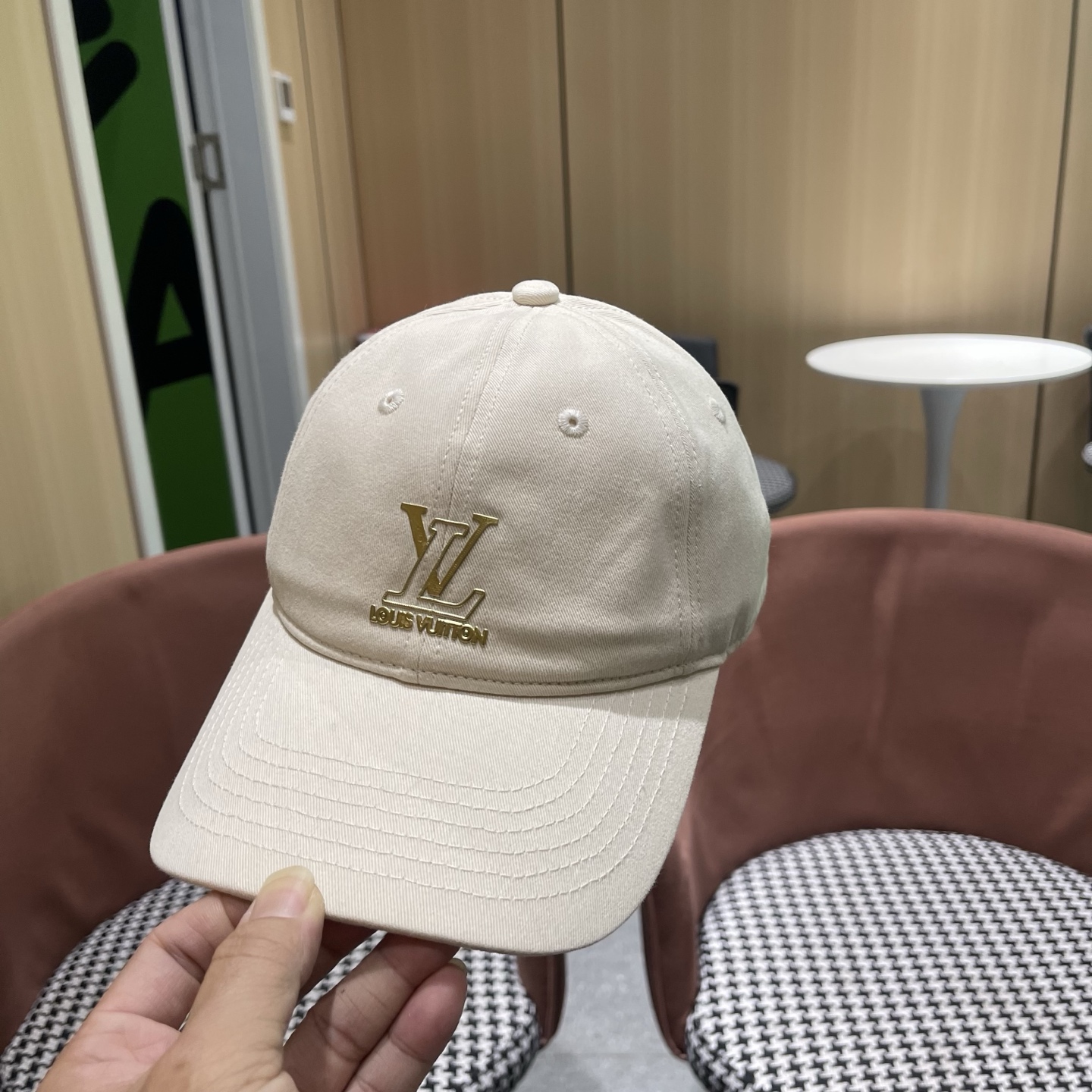 。🧢路易威登lv棒球帽 LouisVuitton😍新款重工打造♥️高端大气，百搭款🤗男女通用！