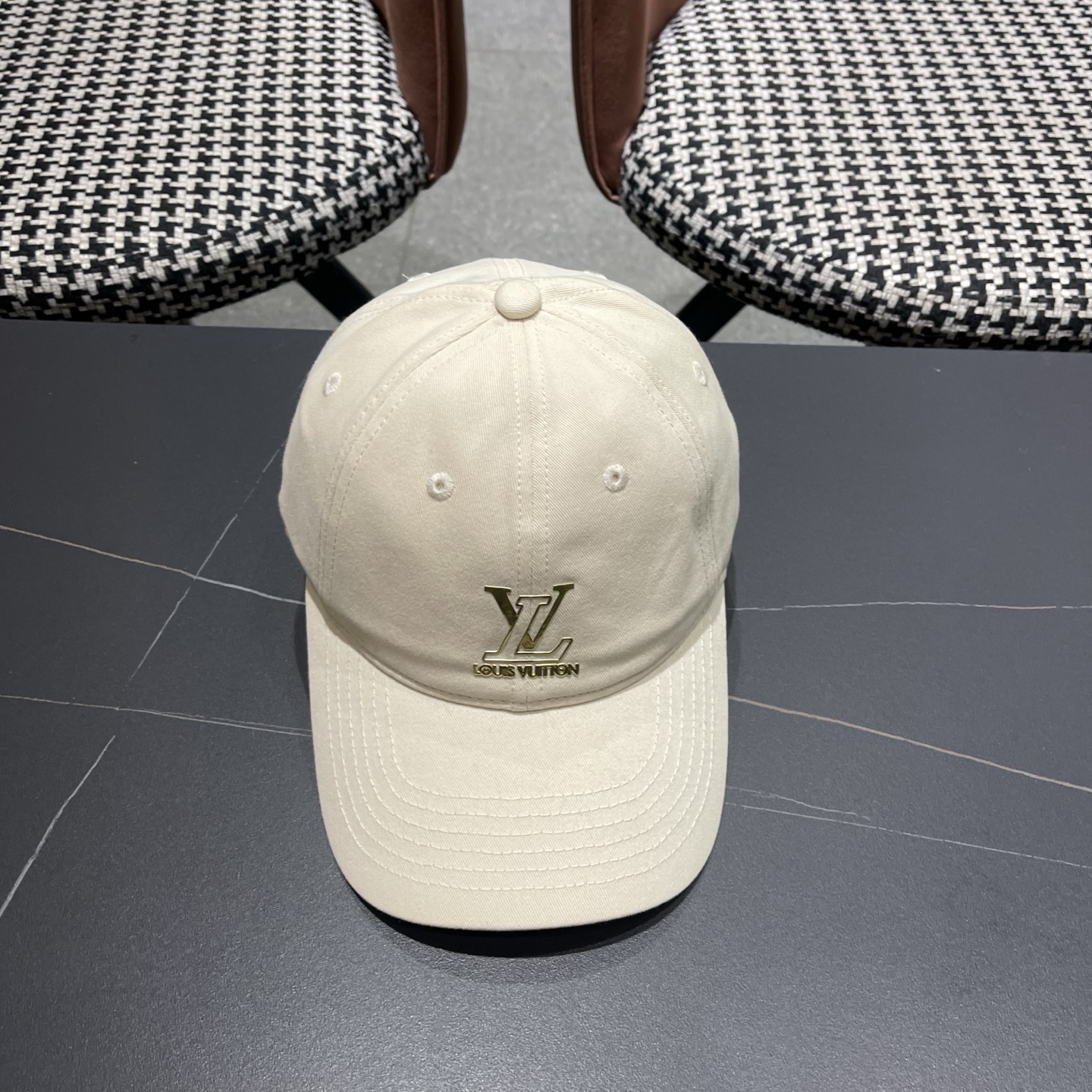。🧢路易威登lv棒球帽 LouisVuitton😍新款重工打造♥️高端大气，百搭款🤗男女通用！
