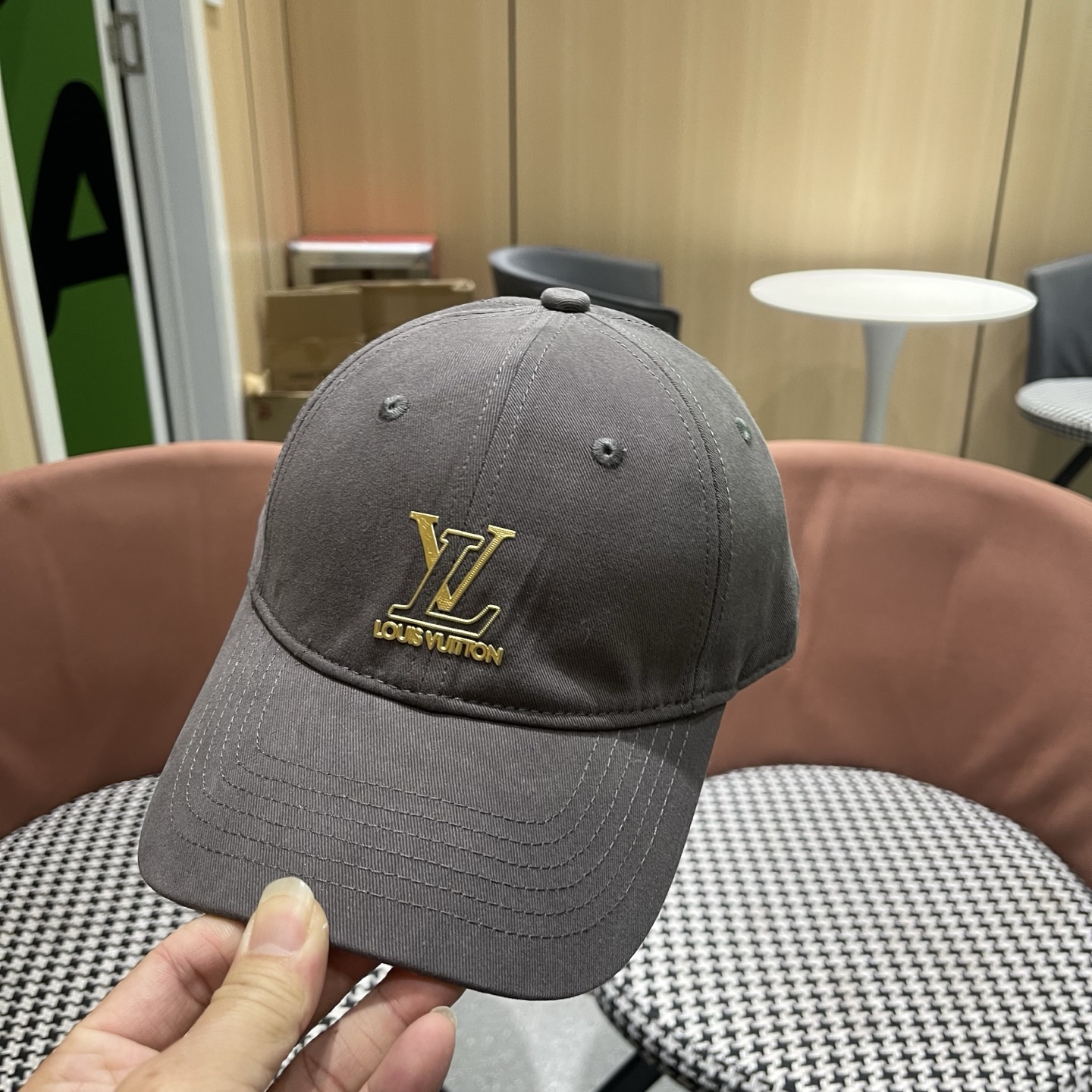 。🧢路易威登lv棒球帽 LouisVuitton😍新款重工打造♥️高端大气，百搭款🤗男女通用！