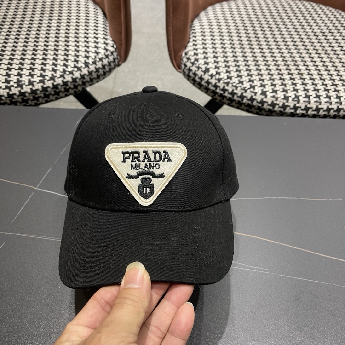 普拉达 Prada🆕新款个性棒球帽，简约纯色四季佩戴款男女同款