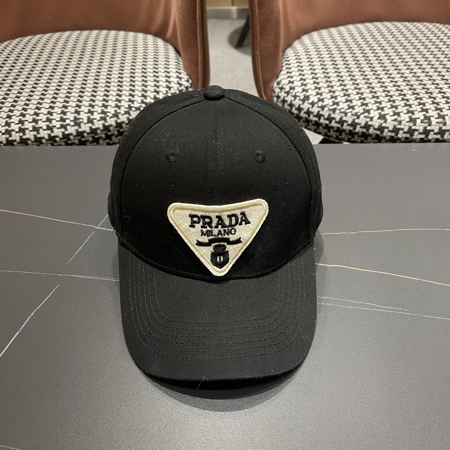 普拉达 Prada🆕新款个性棒球帽，简约纯色四季佩戴款男女同款