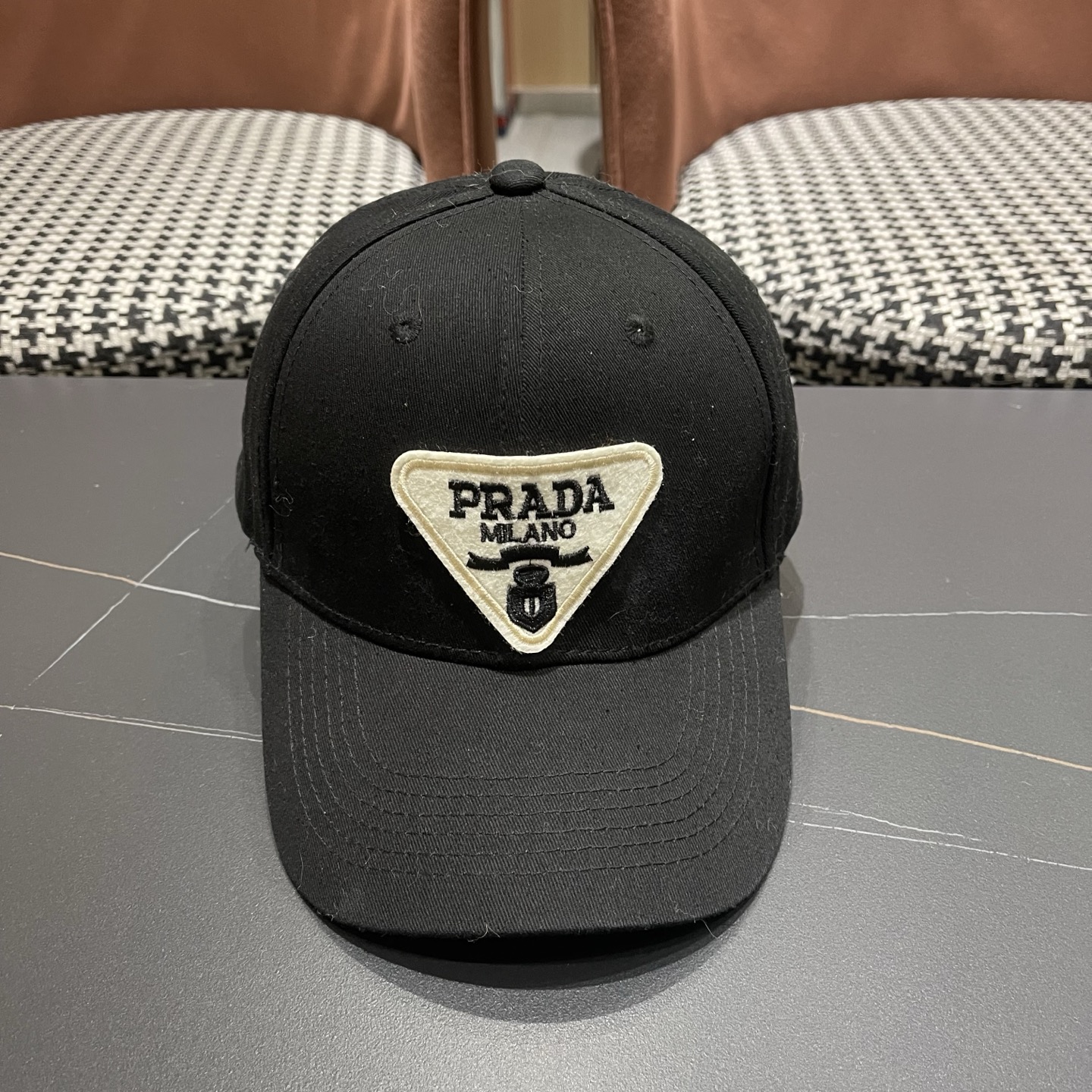 普拉达 Prada🆕新款个性棒球帽，简约纯色四季佩戴款男女同款