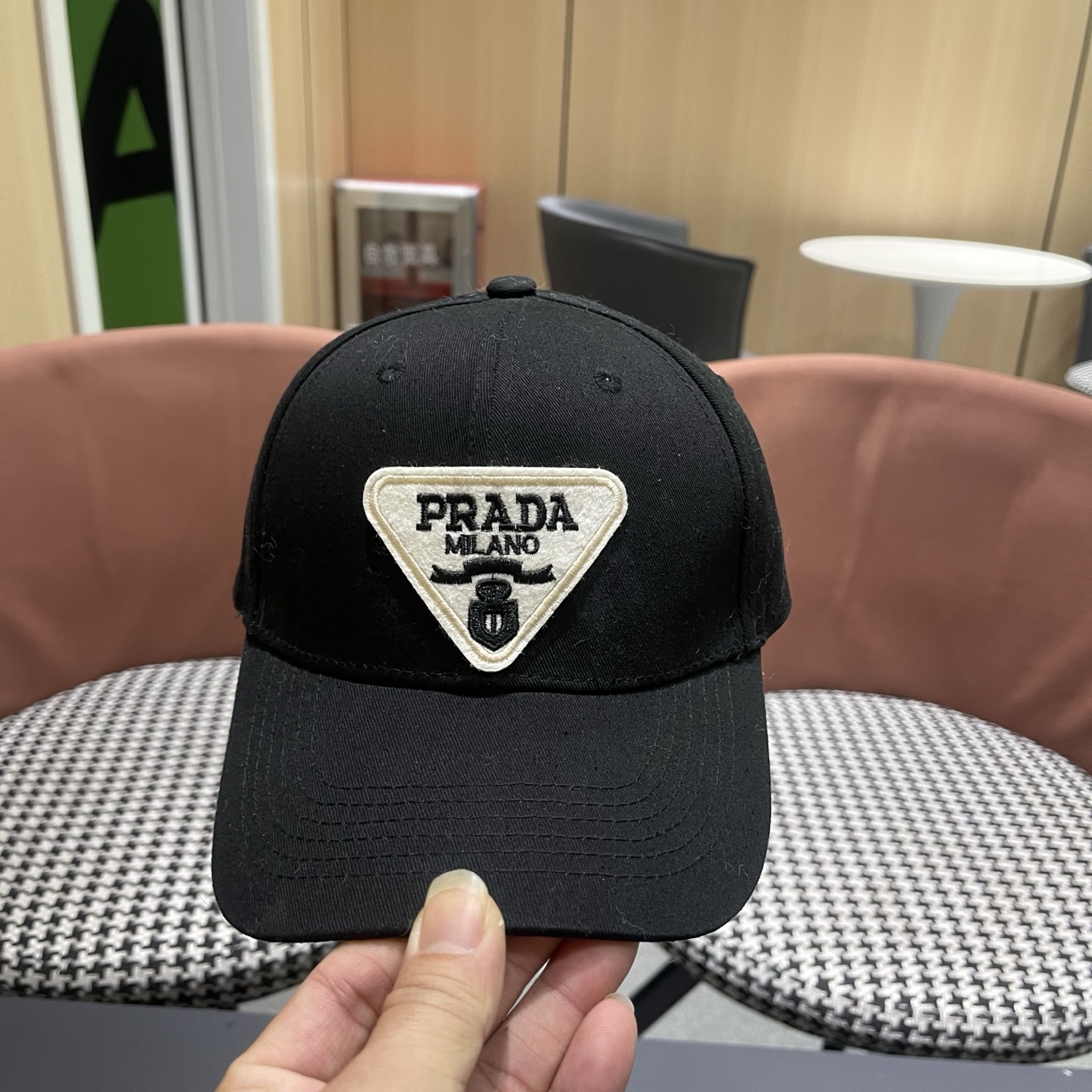普拉达 Prada🆕新款个性棒球帽，简约纯色四季佩戴款男女同款