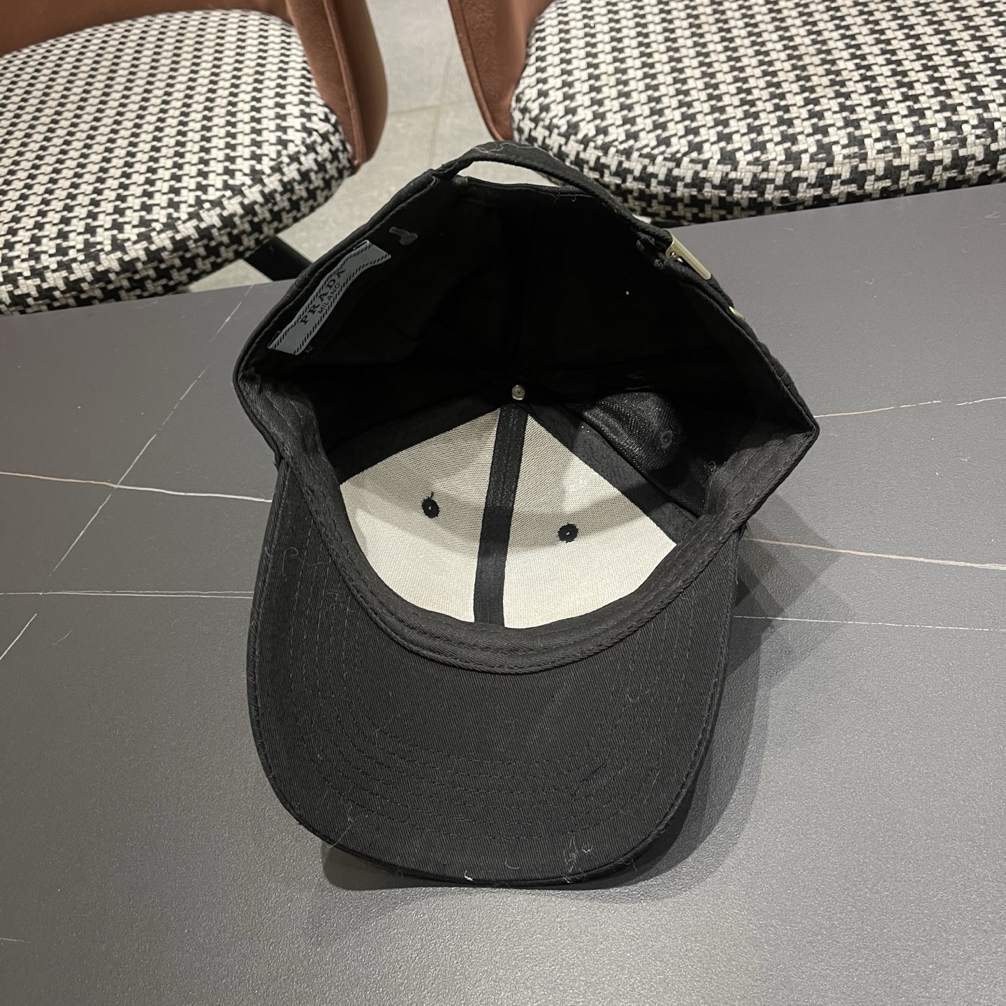 普拉达 Prada🆕新款个性棒球帽，简约纯色四季佩戴款男女同款