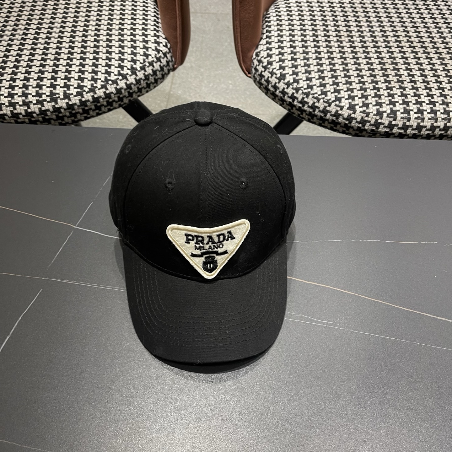 普拉达 Prada🆕新款个性棒球帽，简约纯色四季佩戴款男女同款