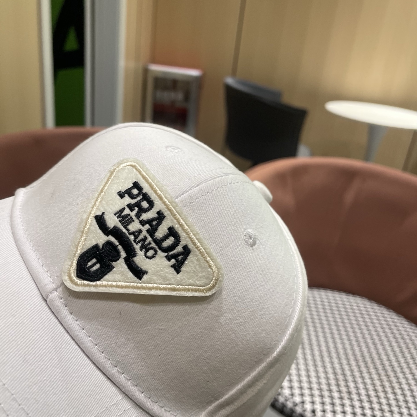 普拉达 Prada🆕新款个性棒球帽，简约纯色四季佩戴款男女同款