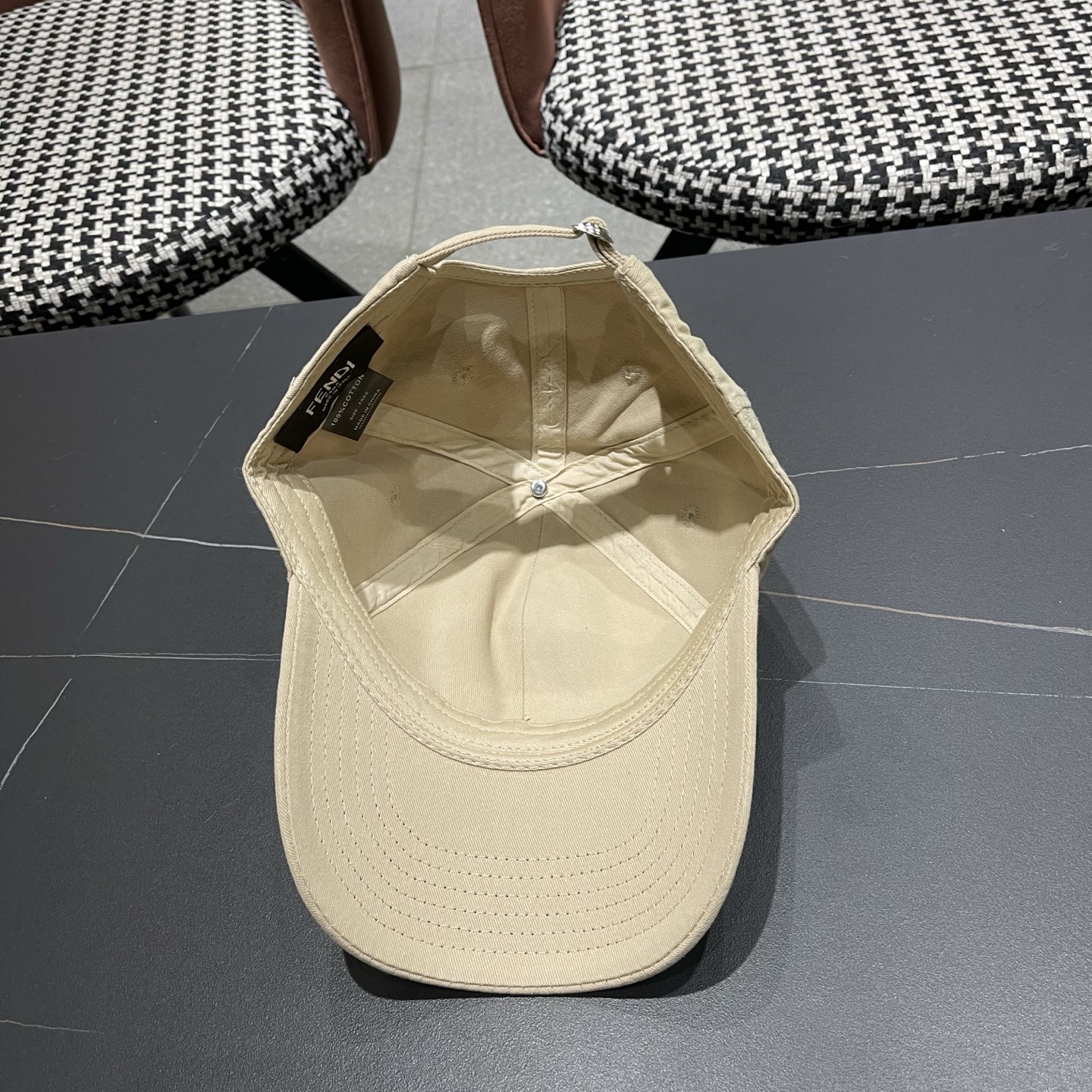 FENDI芬迪 新款棒球帽🧢 气质穿搭单品，质量杠杠[强]