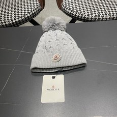 蒙口Moncler针织帽 非常柔软亲肤,弹性很好💓保暖的 羊绒毛线帽,均码有弹性~男女通用,任何头围都可以佩戴. 蒙口Moncler针织帽 非常柔软亲肤,弹性很好💓保暖的 羊绒毛线帽,均码有弹性~男女通用,任何头围都可以佩戴.
