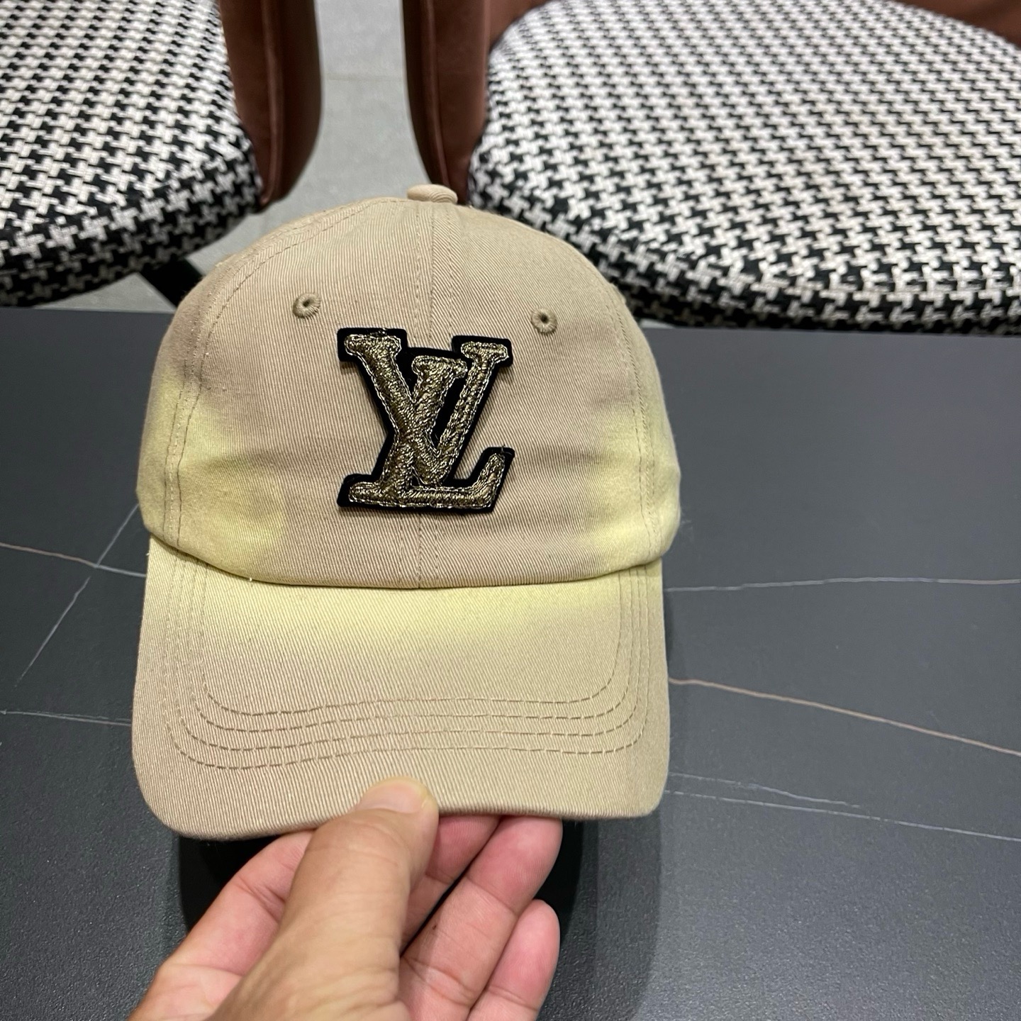 LV路易威登 新款棒球帽🧢火爆技术升级，更符合现在时尚小哥哥小姐姐的style，机场街拍超飒！