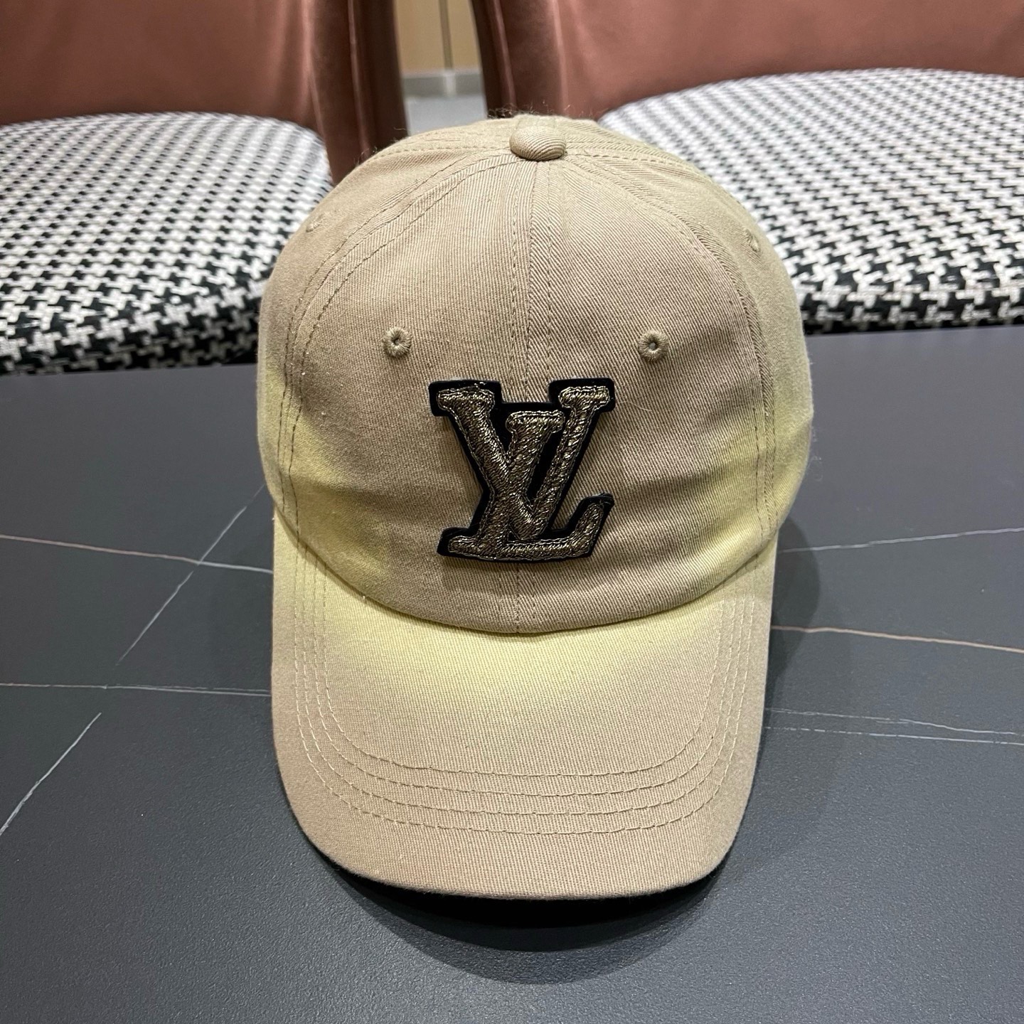 LV路易威登 新款棒球帽🧢火爆技术升级，更符合现在时尚小哥哥小姐姐的style，机场街拍超飒！