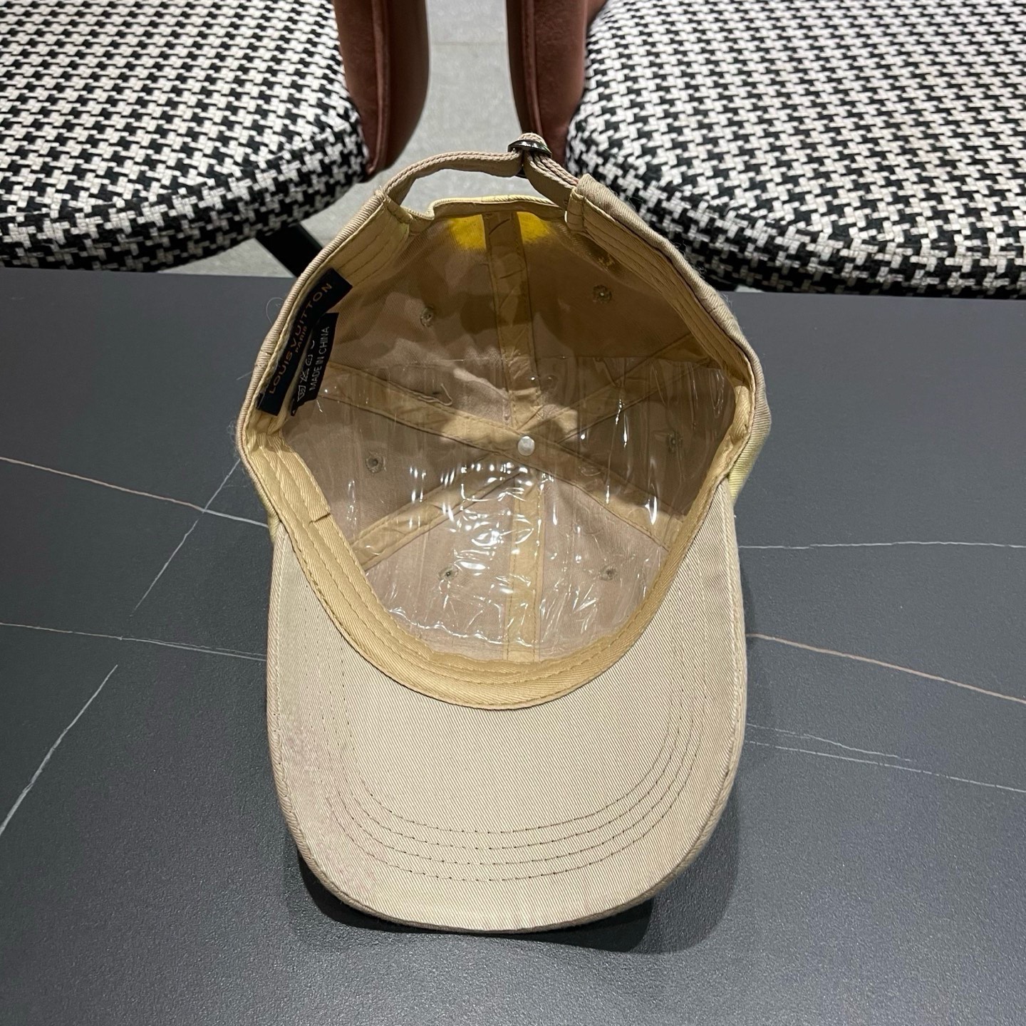 LV路易威登 新款棒球帽🧢火爆技术升级，更符合现在时尚小哥哥小姐姐的style，机场街拍超飒！