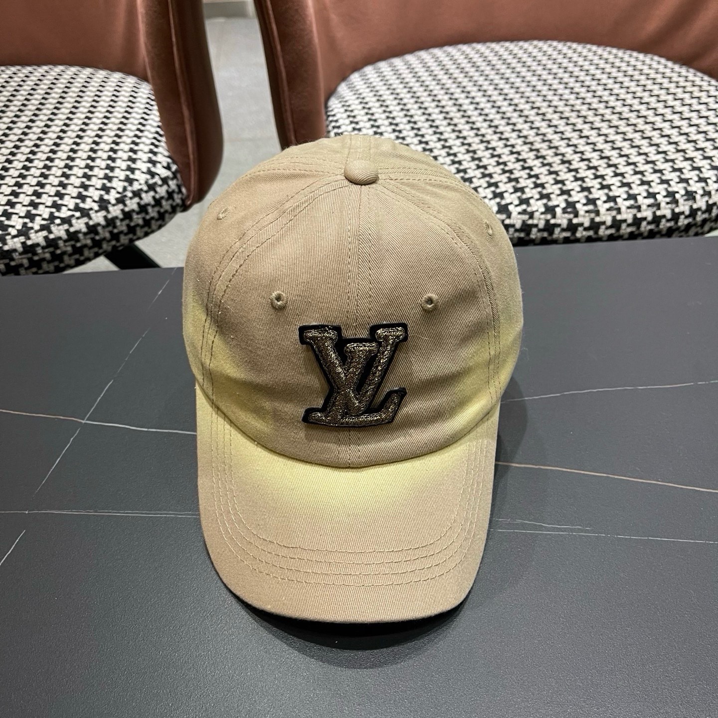 LV路易威登 新款棒球帽🧢火爆技术升级，更符合现在时尚小哥哥小姐姐的style，机场街拍超飒！