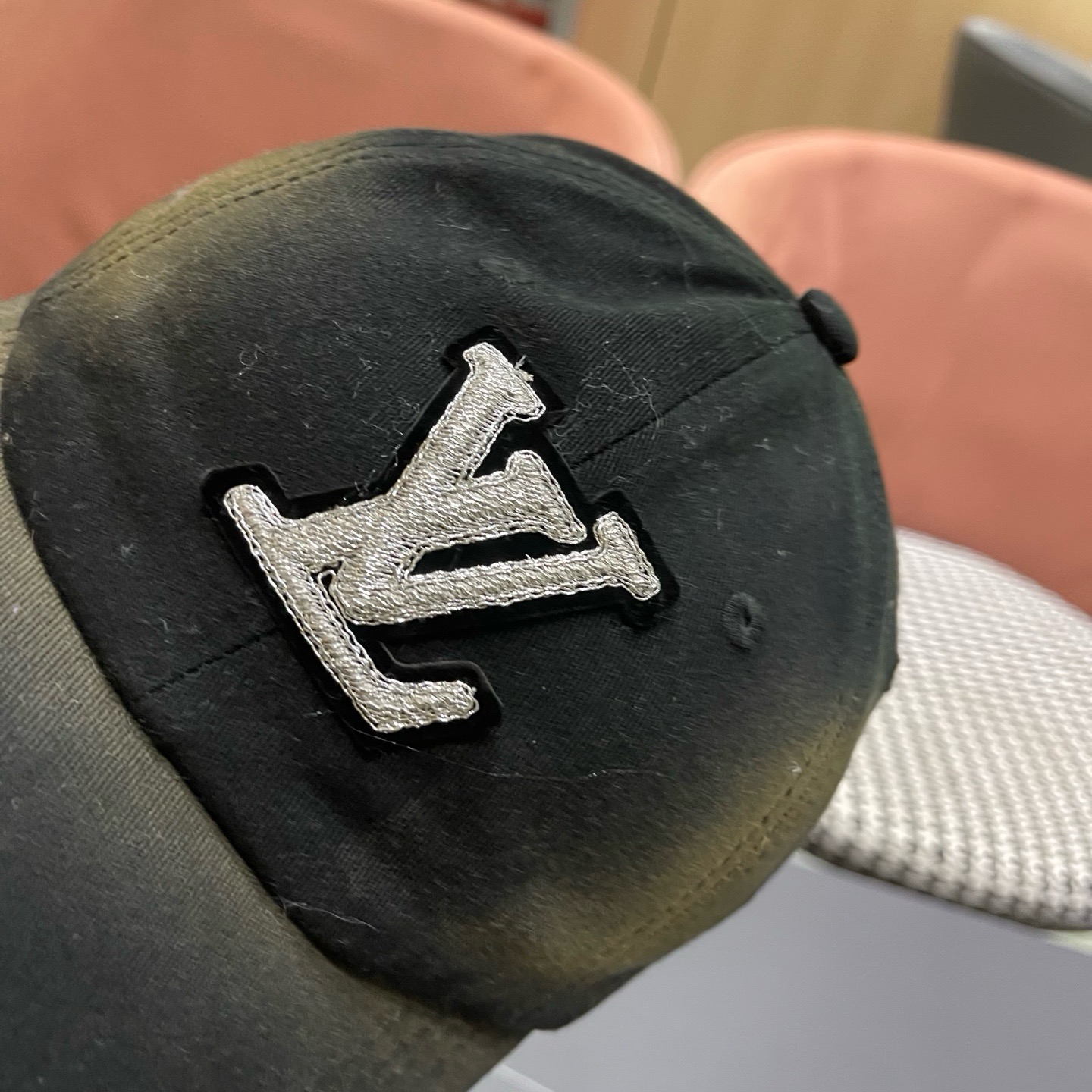 LV路易威登 新款棒球帽🧢火爆技术升级，更符合现在时尚小哥哥小姐姐的style，机场街拍超飒！