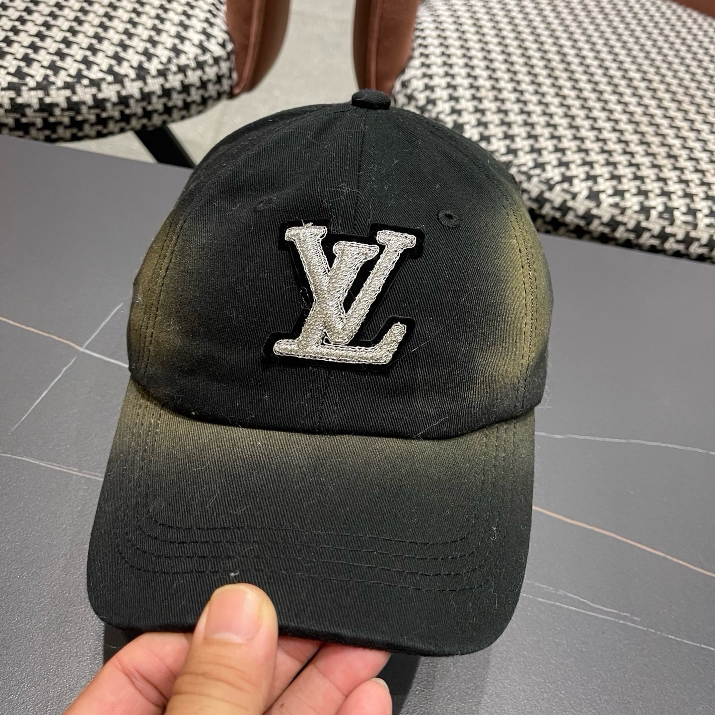 LV路易威登 新款棒球帽🧢火爆技术升级，更符合现在时尚小哥哥小姐姐的style，机场街拍超飒！