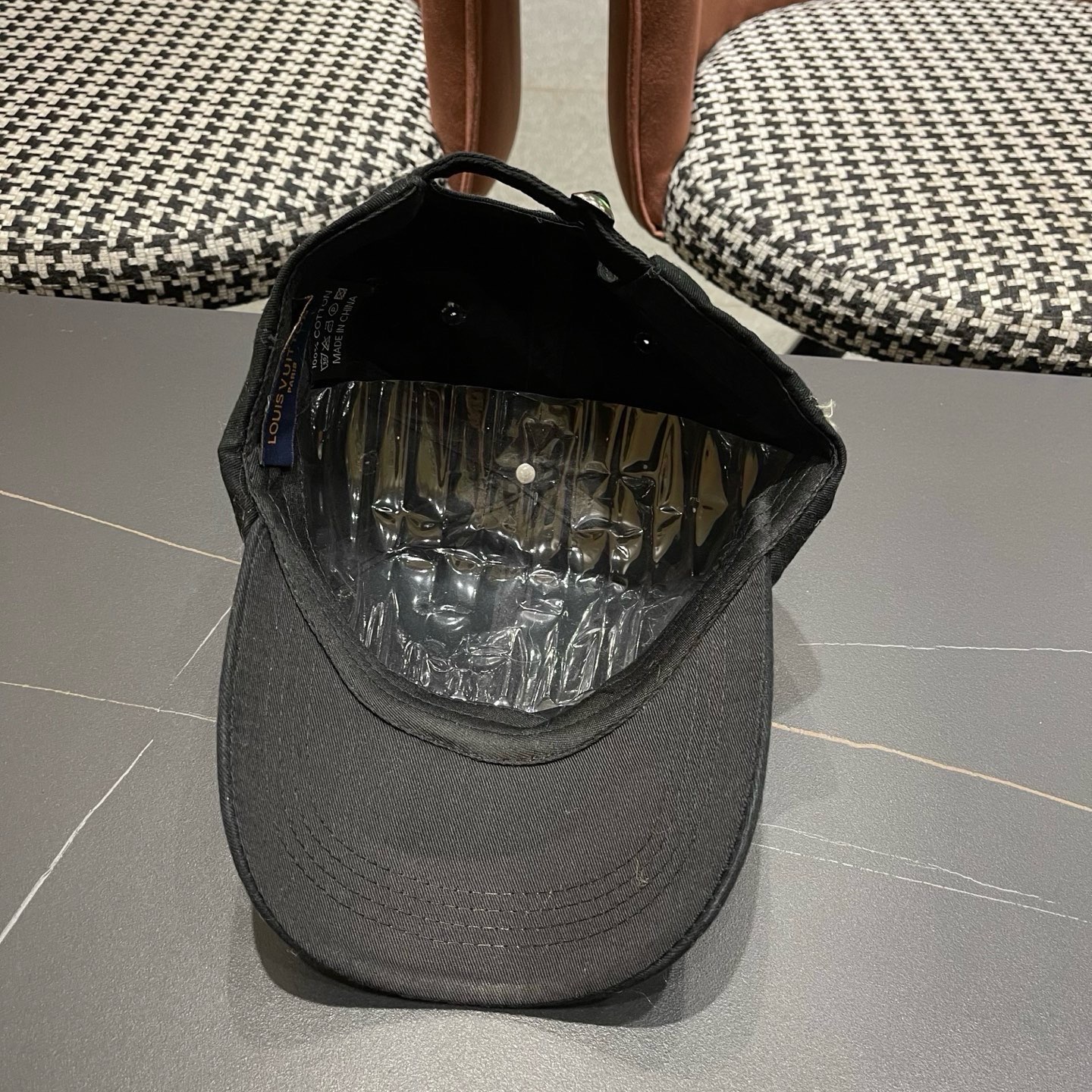 LV路易威登 新款棒球帽🧢火爆技术升级，更符合现在时尚小哥哥小姐姐的style，机场街拍超飒！