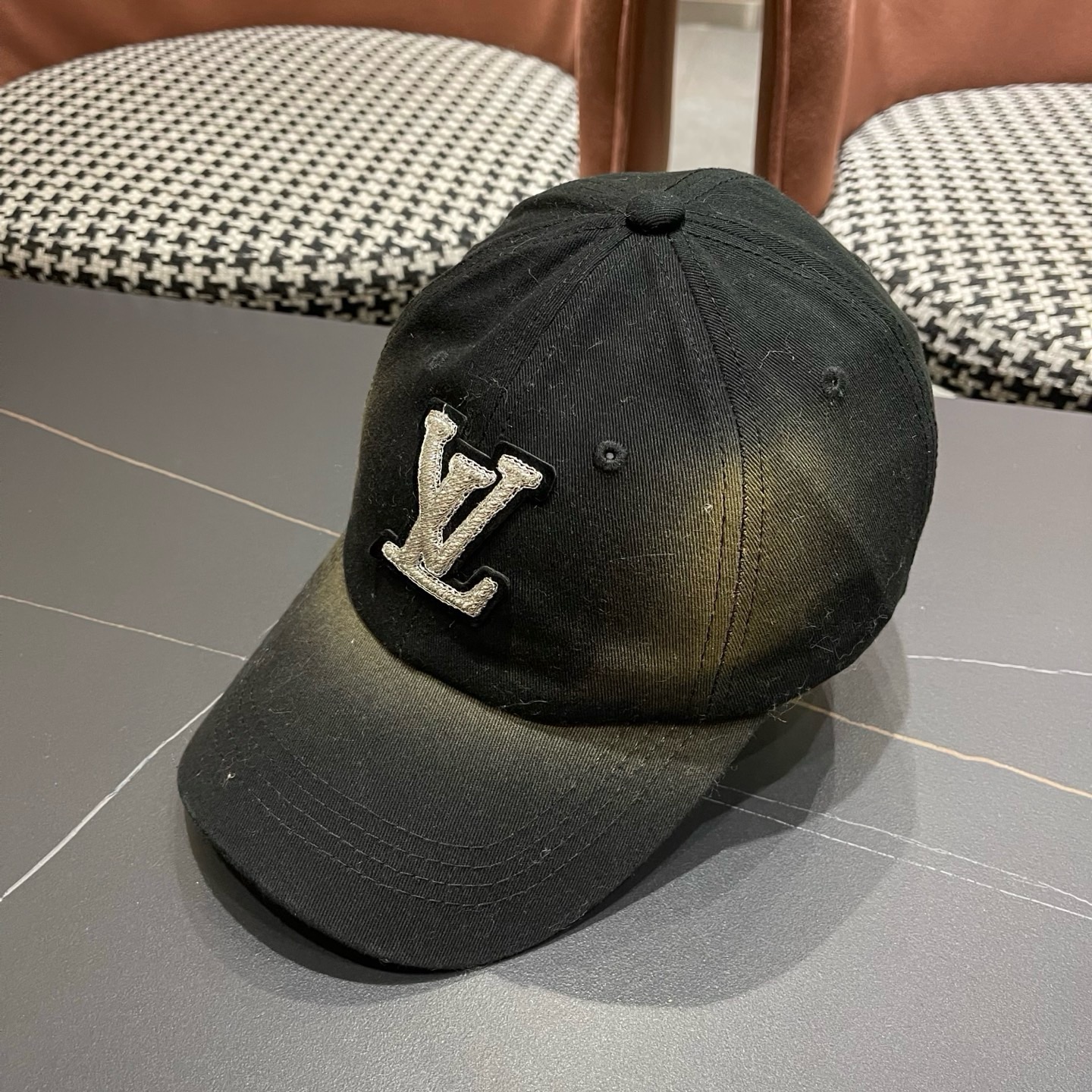 LV路易威登 新款棒球帽🧢火爆技术升级，更符合现在时尚小哥哥小姐姐的style，机场街拍超飒！