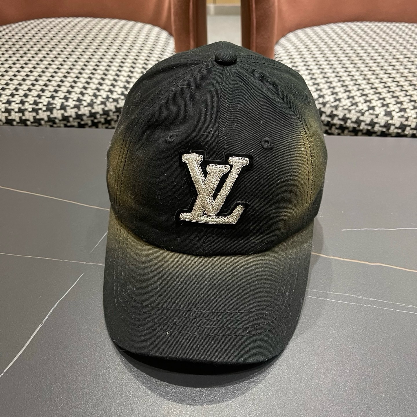 LV路易威登 新款棒球帽🧢火爆技术升级，更符合现在时尚小哥哥小姐姐的style，机场街拍超飒！