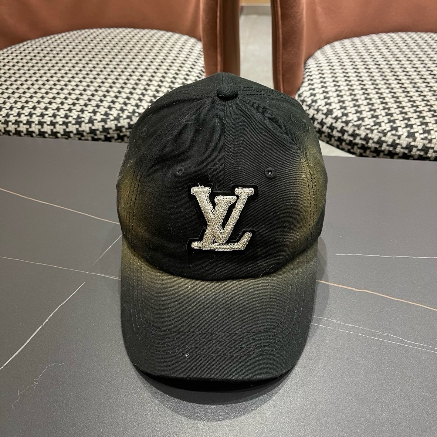 LV路易威登 新款棒球帽🧢火爆技术升级，更符合现在时尚小哥哥小姐姐的style，机场街拍超飒！