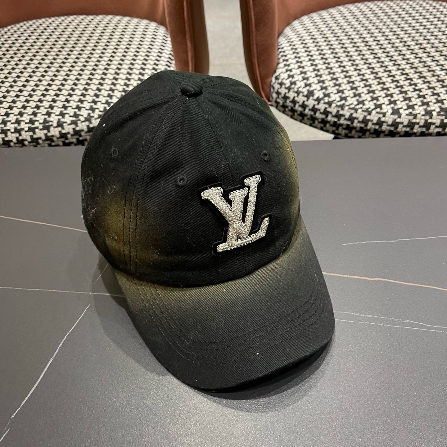 LV路易威登 新款棒球帽🧢火爆技术升级，更符合现在时尚小哥哥小姐姐的style，机场街拍超飒！