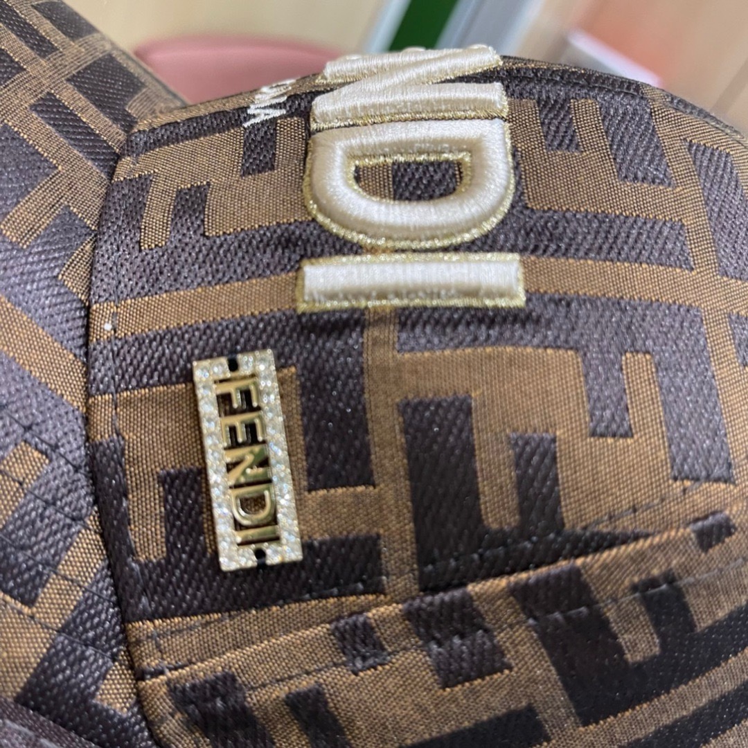 FENDI芬迪，新品棒球帽 代购版本！时尚潮流，高端做工！非一般的品质，细节看实拍哦