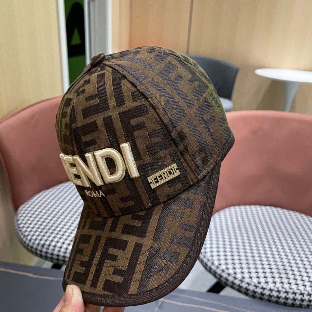 FENDI芬迪，新品棒球帽 代购版本！时尚潮流，高端做工！非一般的品质，细节看实拍哦