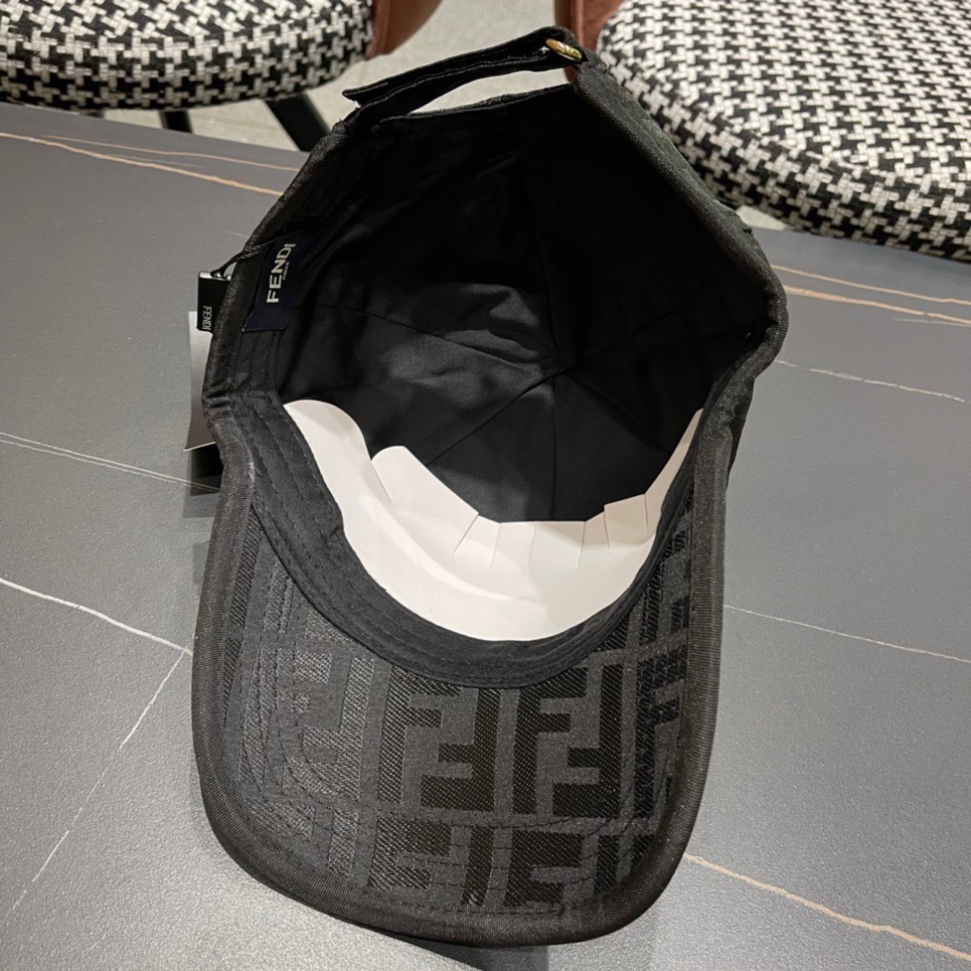 FENDI芬迪，新品棒球帽 代购版本！时尚潮流，高端做工！非一般的品质，细节看实拍哦