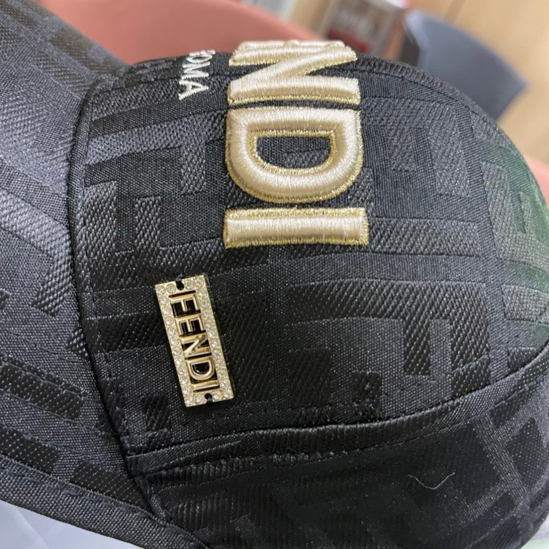 FENDI芬迪，新品棒球帽 代购版本！时尚潮流，高端做工！非一般的品质，细节看实拍哦