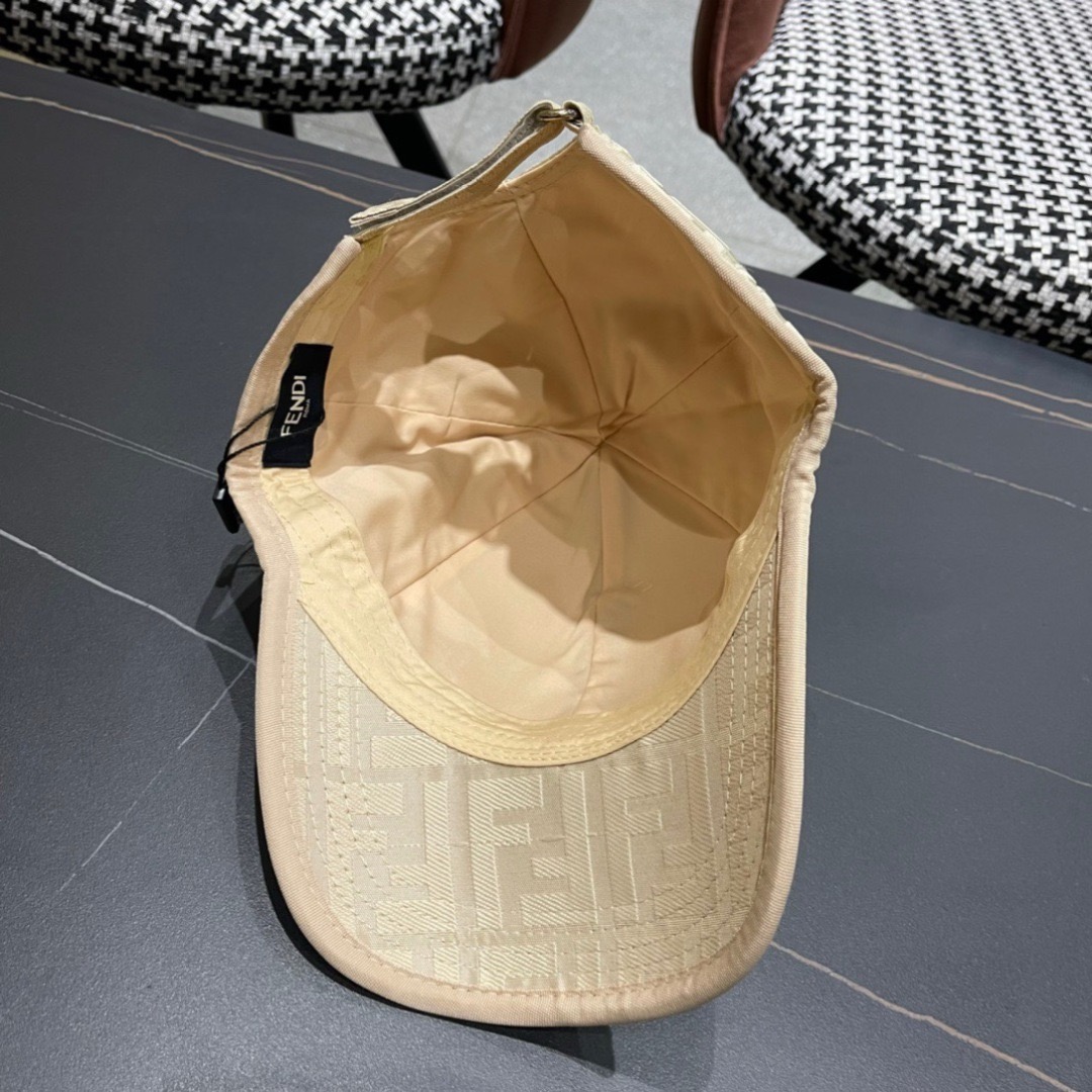 FENDI芬迪，新品棒球帽 代购版本！时尚潮流，高端做工！非一般的品质，细节看实拍哦