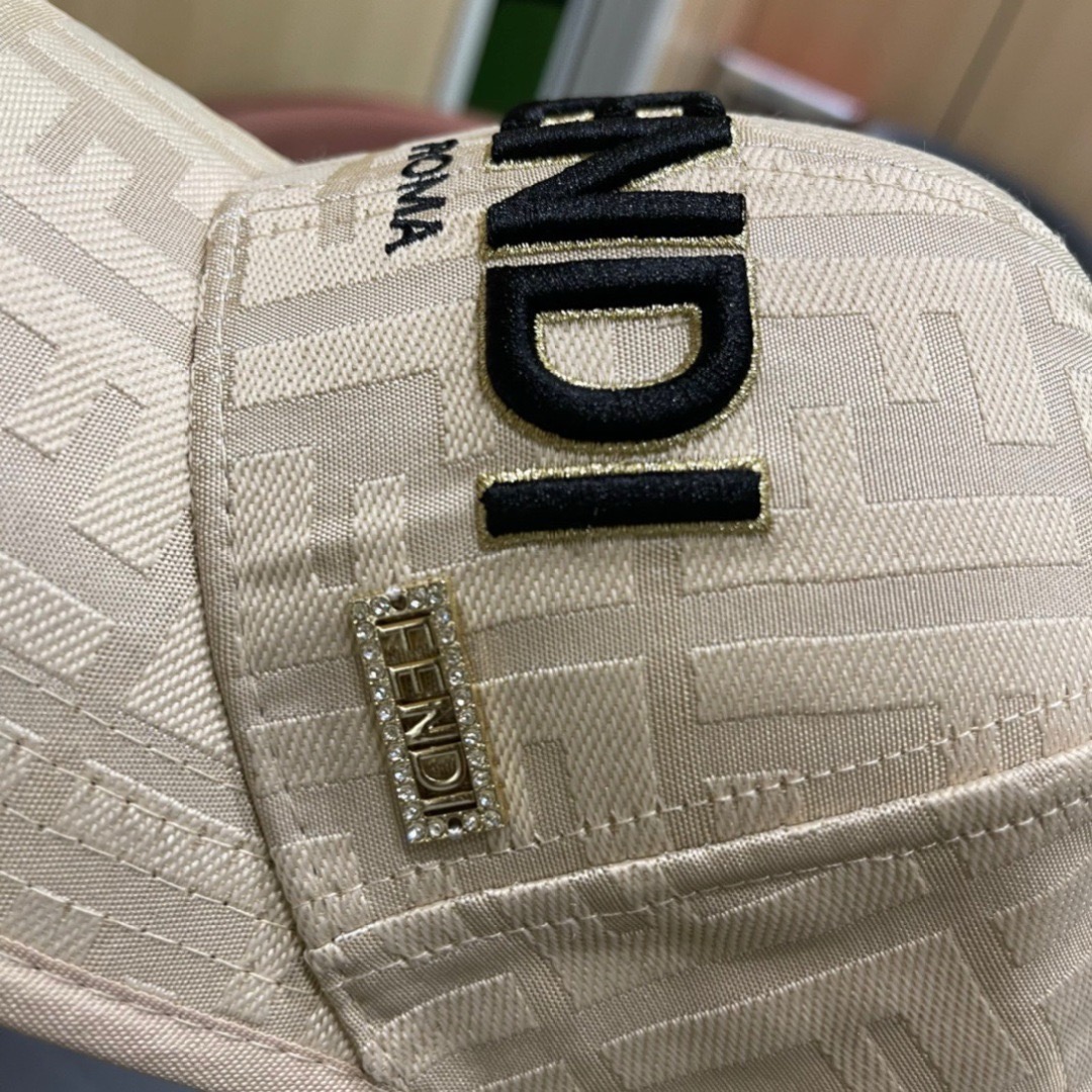 FENDI芬迪，新品棒球帽 代购版本！时尚潮流，高端做工！非一般的品质，细节看实拍哦