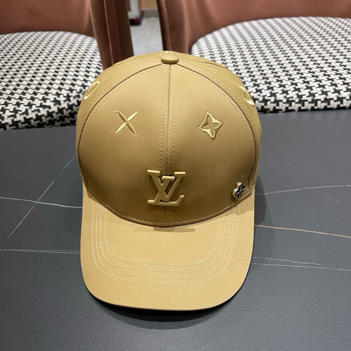LV路易威登新款原单棒球帽，专柜1:1开模订制，原版帆布面料 轻盈透气！质量超赞，基础头围56，可调节。