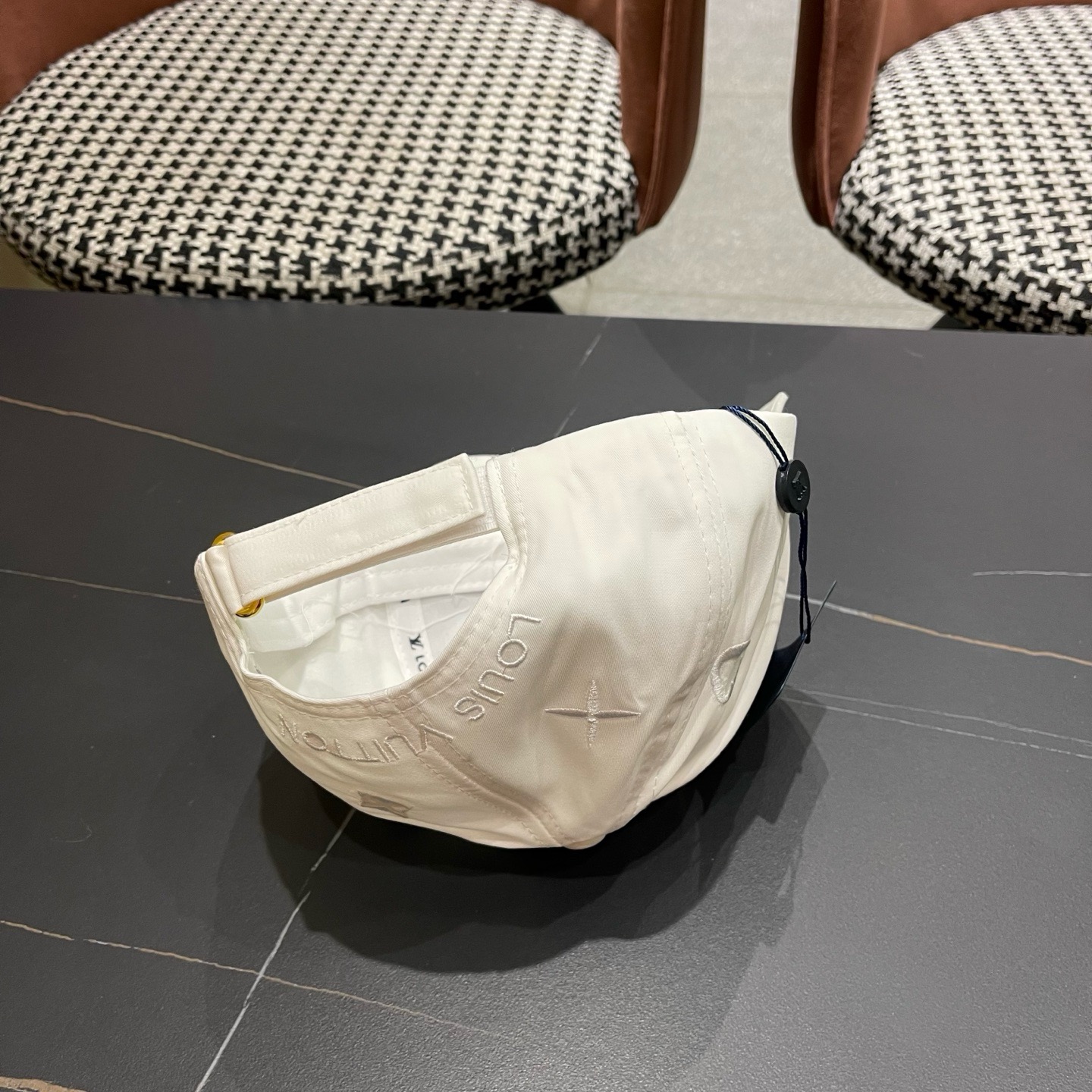 LV路易威登新款原单棒球帽，专柜1:1开模订制，原版帆布面料 轻盈透气！质量超赞，基础头围56，可调节。