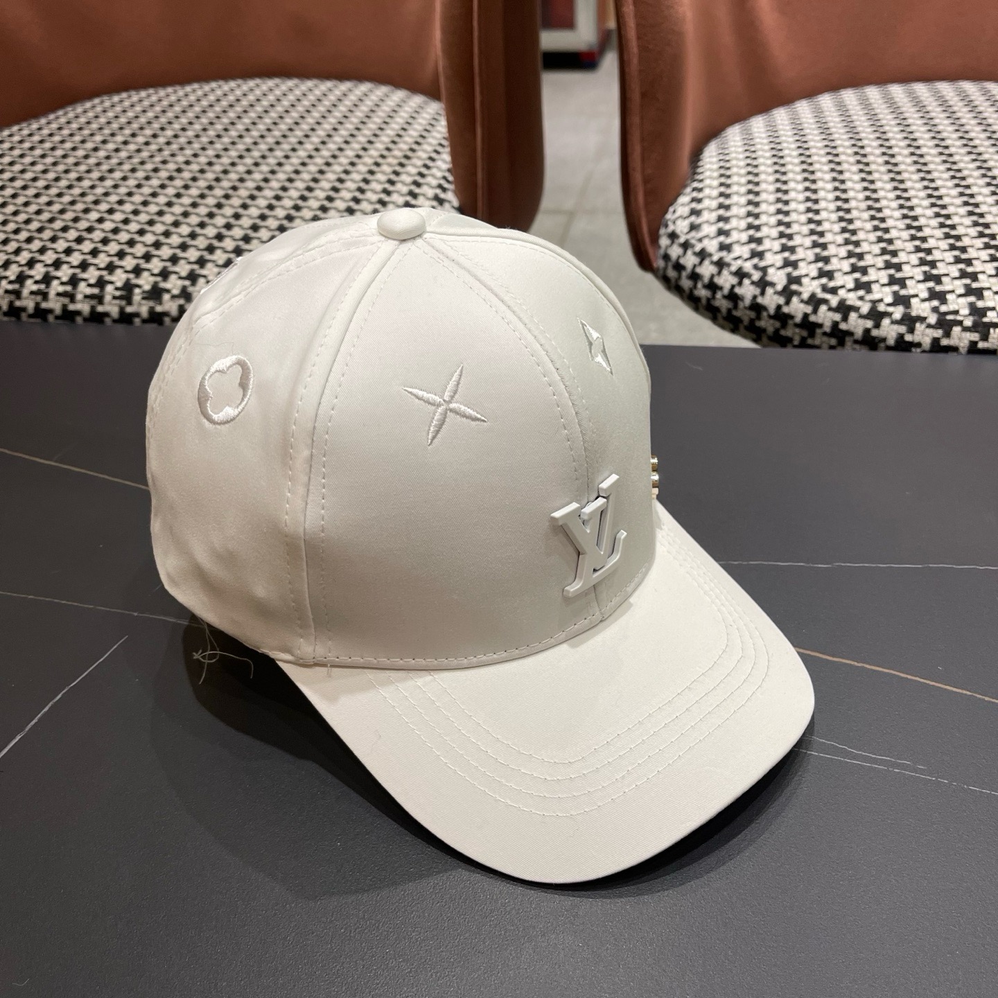 LV路易威登新款原单棒球帽，专柜1:1开模订制，原版帆布面料 轻盈透气！质量超赞，基础头围56，可调节。