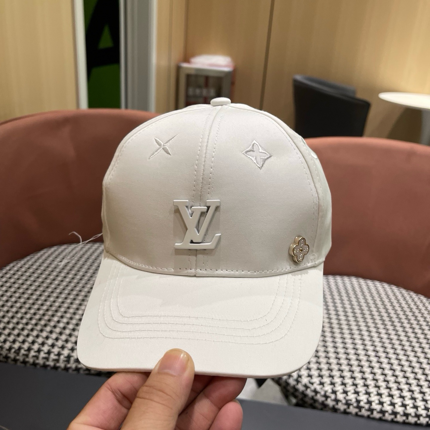 LV路易威登新款原单棒球帽，专柜1:1开模订制，原版帆布面料 轻盈透气！质量超赞，基础头围56，可调节。
