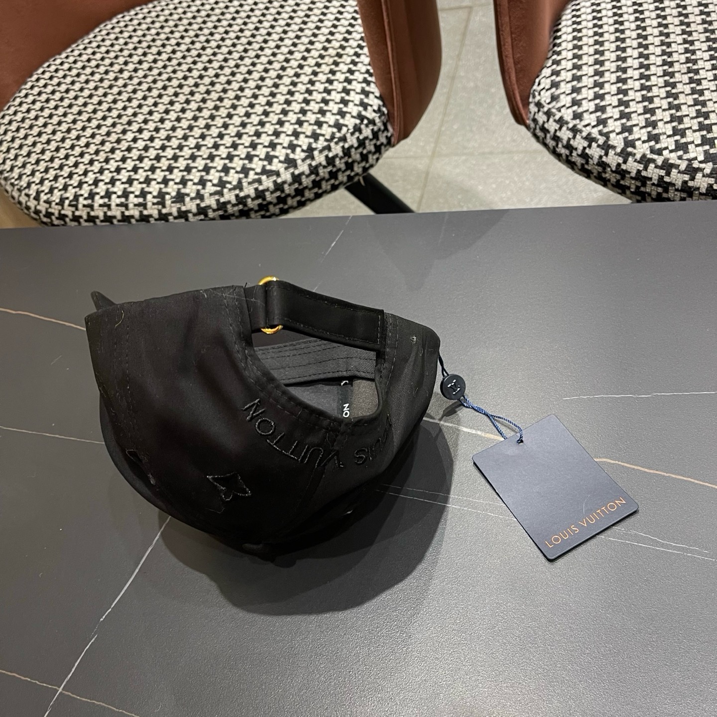 LV路易威登新款原单棒球帽，专柜1:1开模订制，原版帆布面料 轻盈透气！质量超赞，基础头围56，可调节。