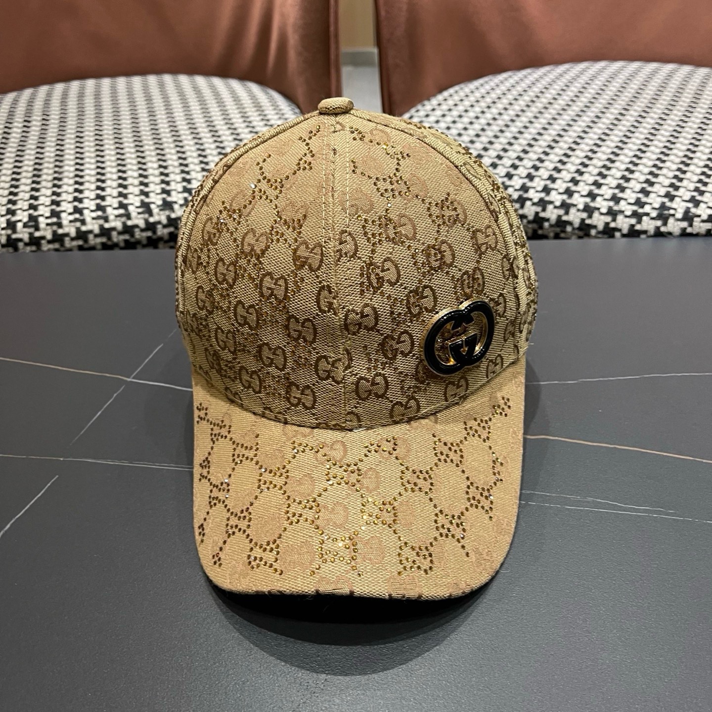 GUCCI古奇棒球帽 2025新款 工艺非常精美 带钻高档大气上档次！低调奢华，方便携带！