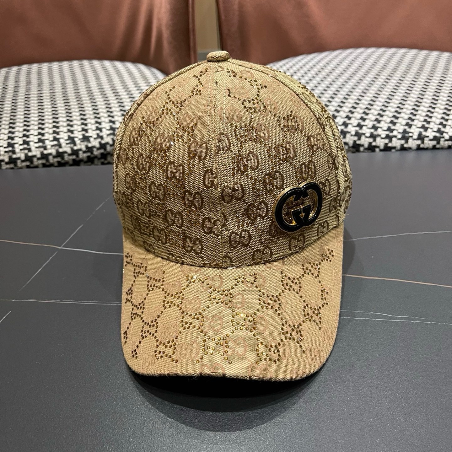 GUCCI古奇棒球帽 2025新款 工艺非常精美 带钻高档大气上档次！低调奢华，方便携带！