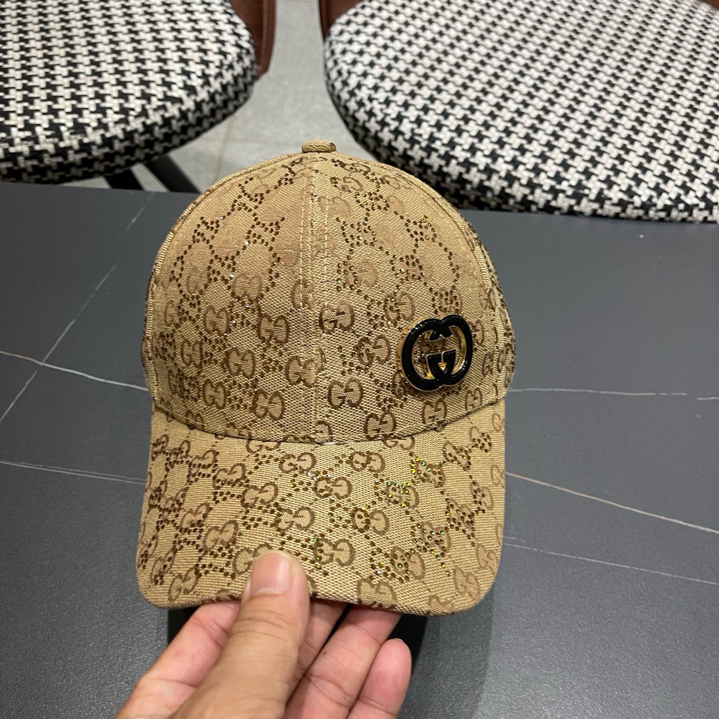 GUCCI古奇棒球帽 2025新款 工艺非常精美 带钻高档大气上档次！低调奢华，方便携带！