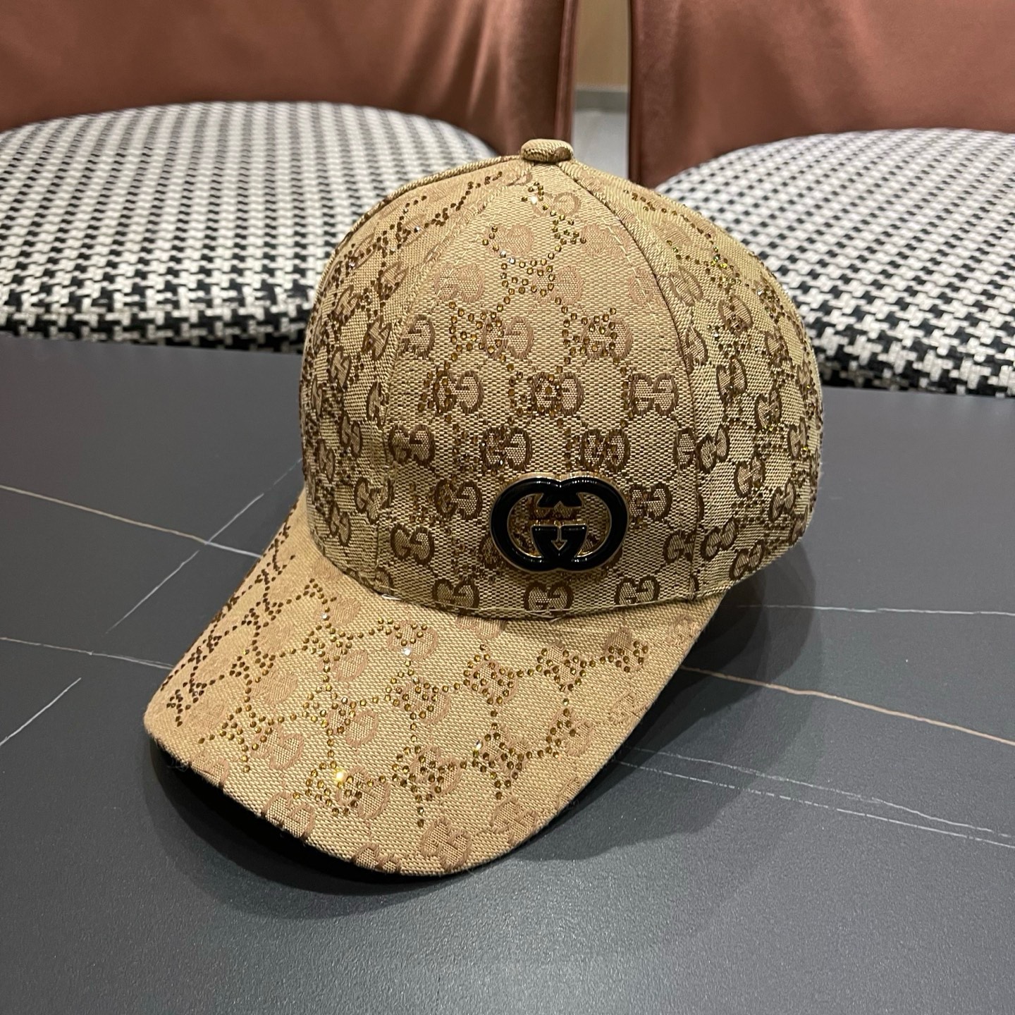 GUCCI古奇棒球帽 2025新款 工艺非常精美 带钻高档大气上档次！低调奢华，方便携带！