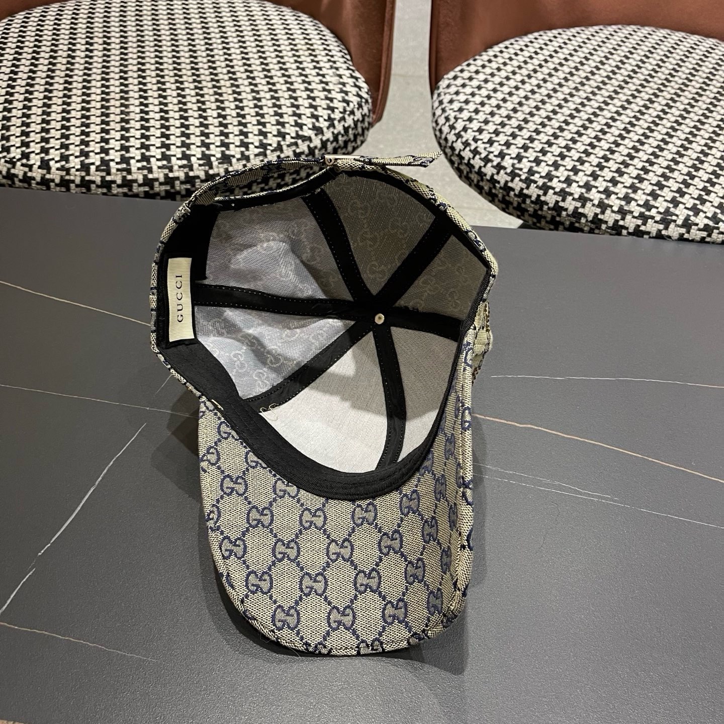 GUCCI古奇棒球帽 2025新款 工艺非常精美 带钻高档大气上档次！低调奢华，方便携带！
