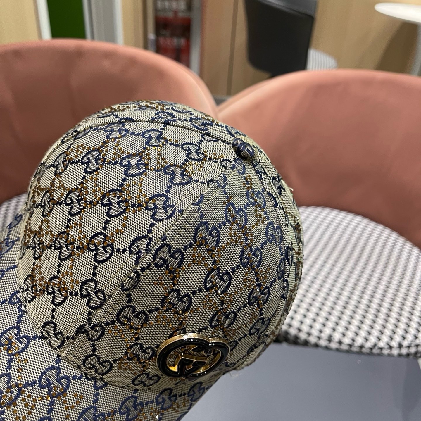 GUCCI古奇棒球帽 2025新款 工艺非常精美 带钻高档大气上档次！低调奢华，方便携带！