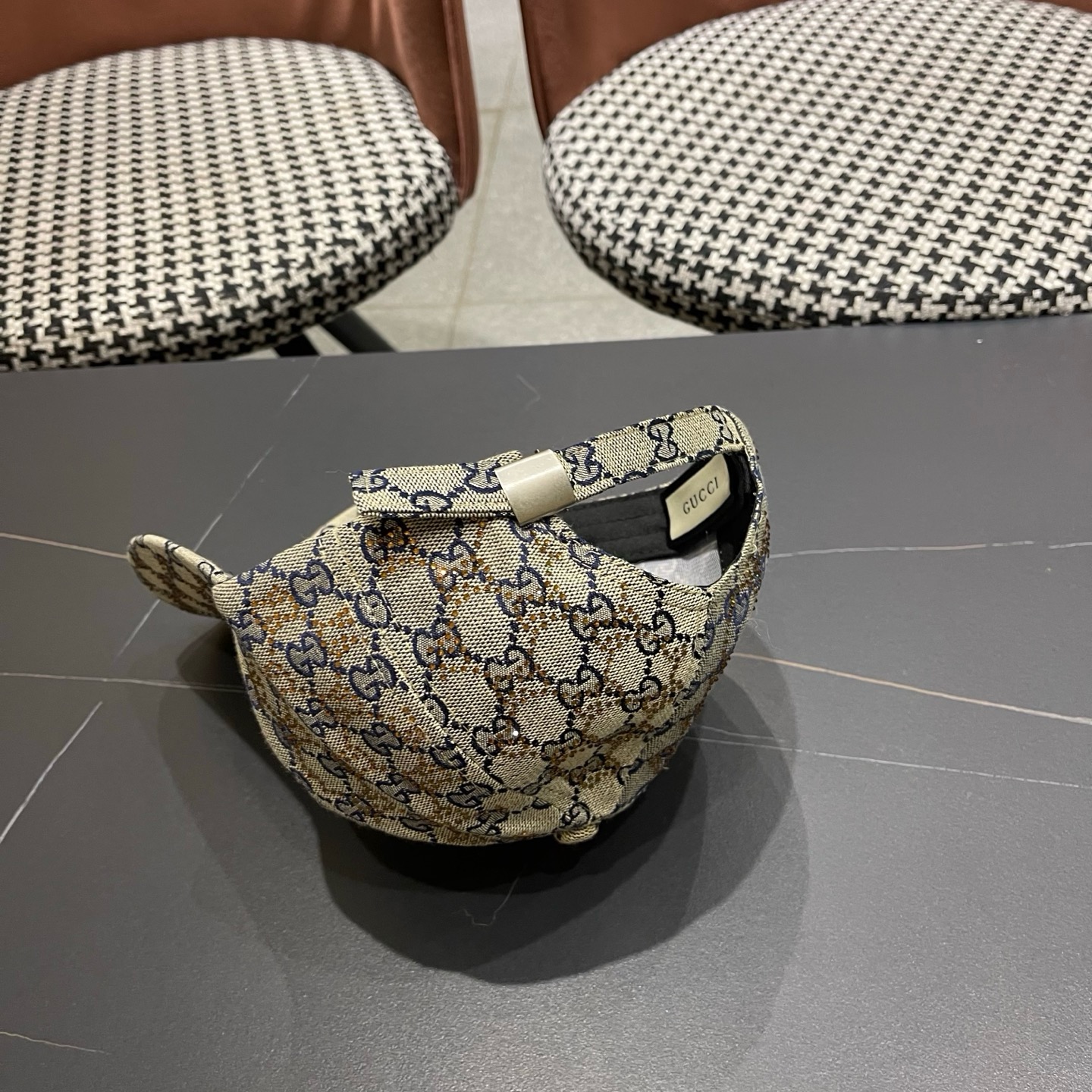GUCCI古奇棒球帽 2025新款 工艺非常精美 带钻高档大气上档次！低调奢华，方便携带！