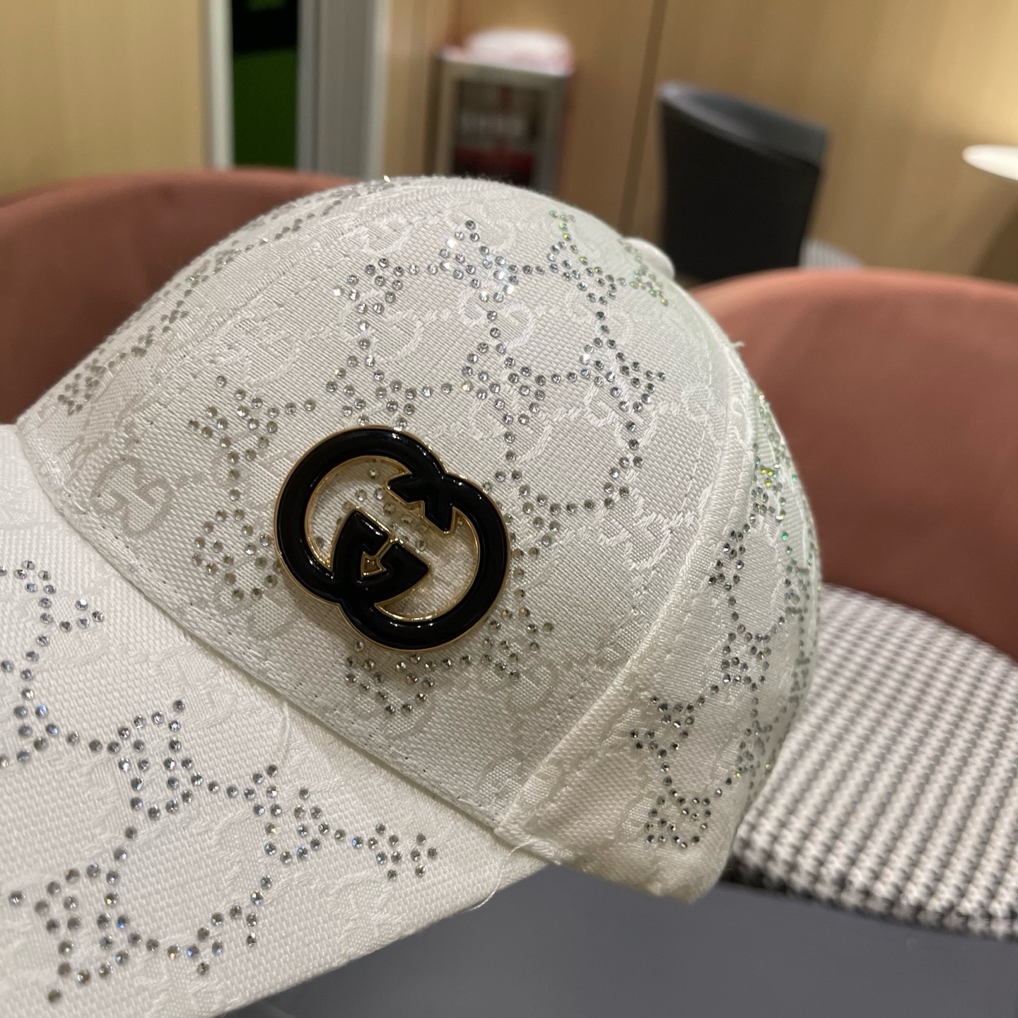 GUCCI古奇棒球帽 2025新款 工艺非常精美 带钻高档大气上档次！低调奢华，方便携带！