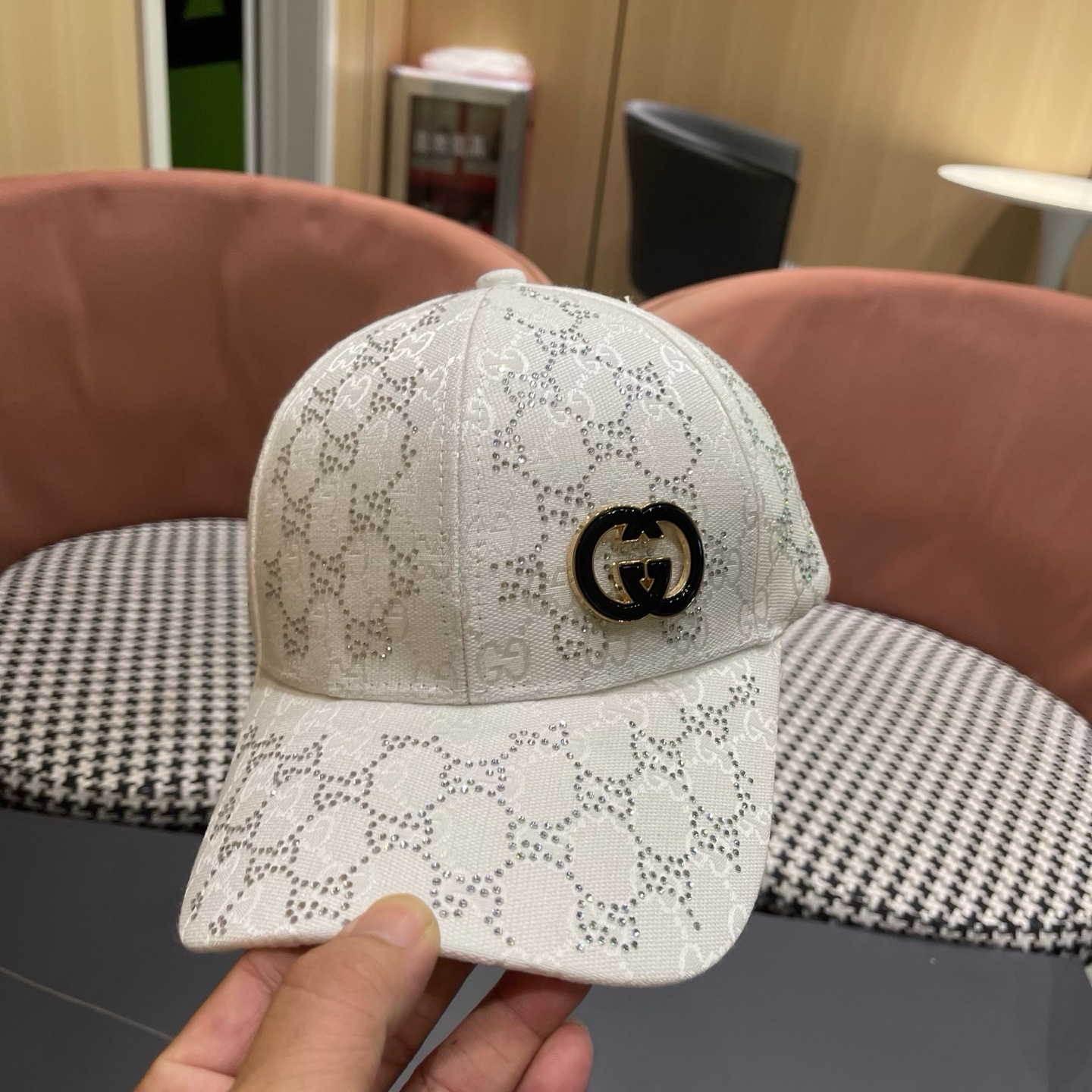 GUCCI古奇棒球帽 2025新款 工艺非常精美 带钻高档大气上档次！低调奢华，方便携带！