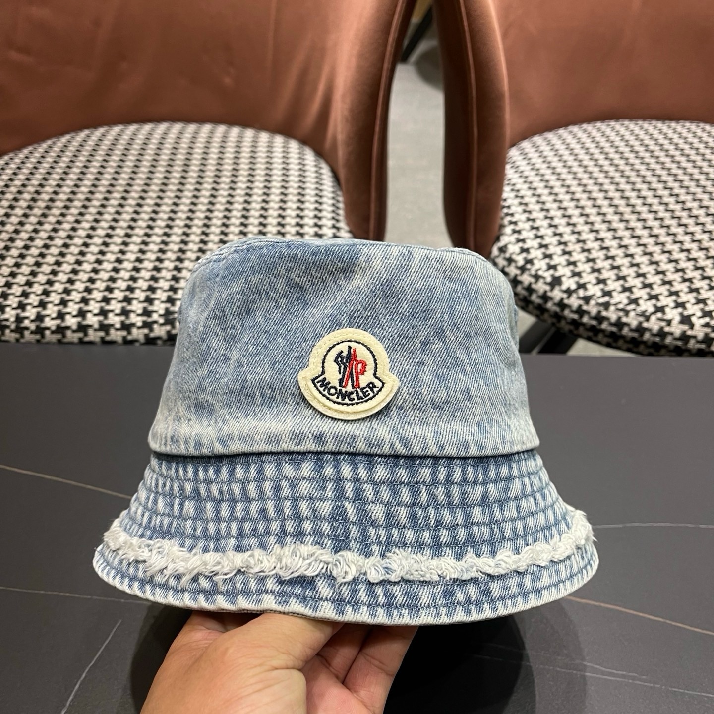 MONCLER（蒙口）帽子女款新款毛边牛仔渐变渔夫帽女大头围显脸小盆帽潮