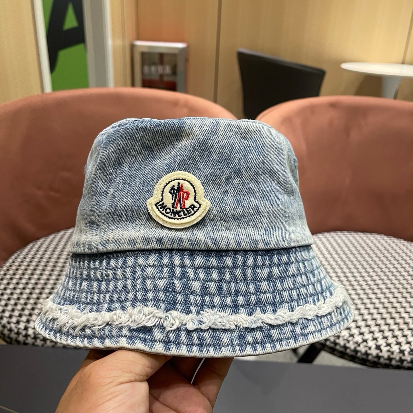 MONCLER（蒙口）帽子女款新款毛边牛仔渐变渔夫帽女大头围显脸小盆帽潮
