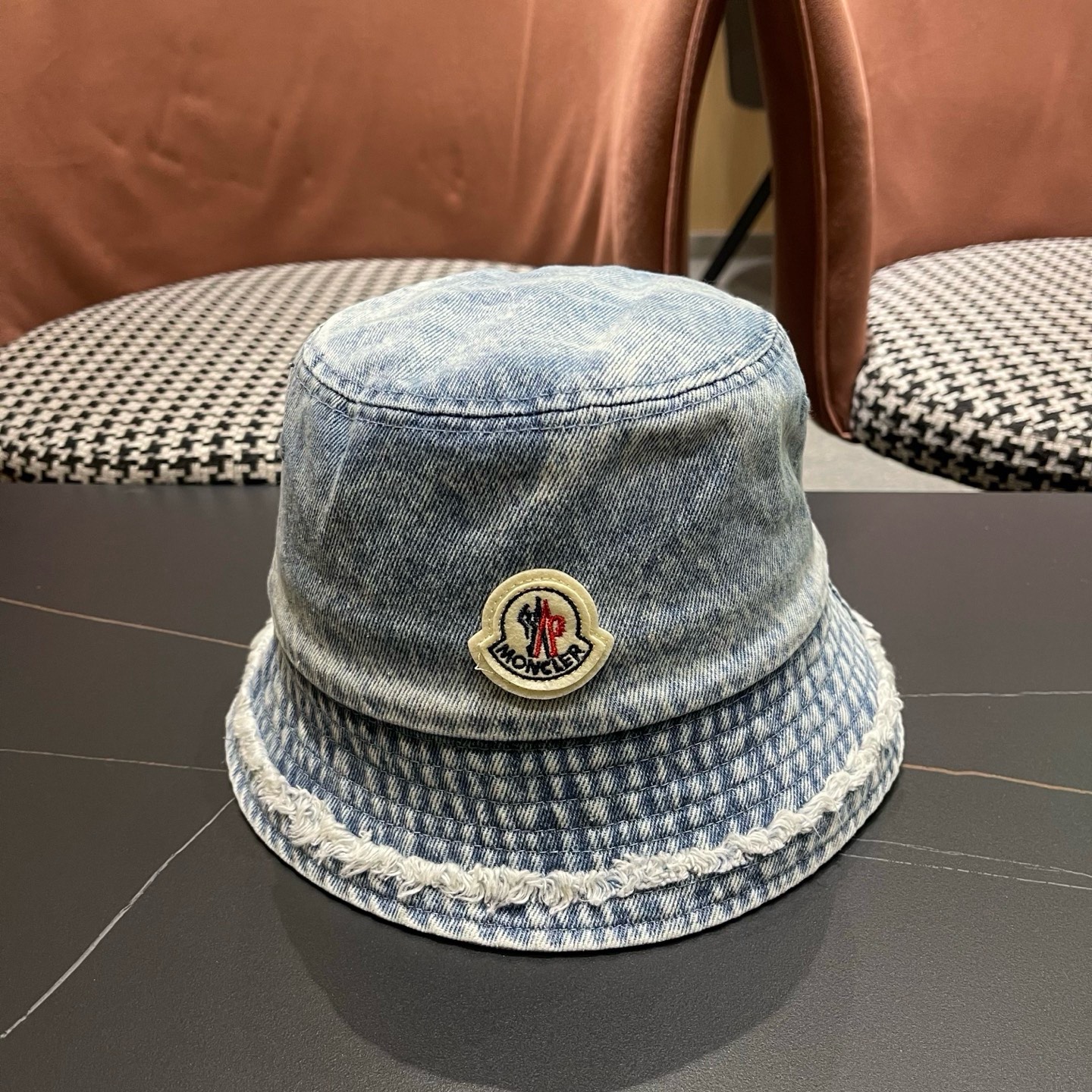 MONCLER（蒙口）帽子女款新款毛边牛仔渐变渔夫帽女大头围显脸小盆帽潮
